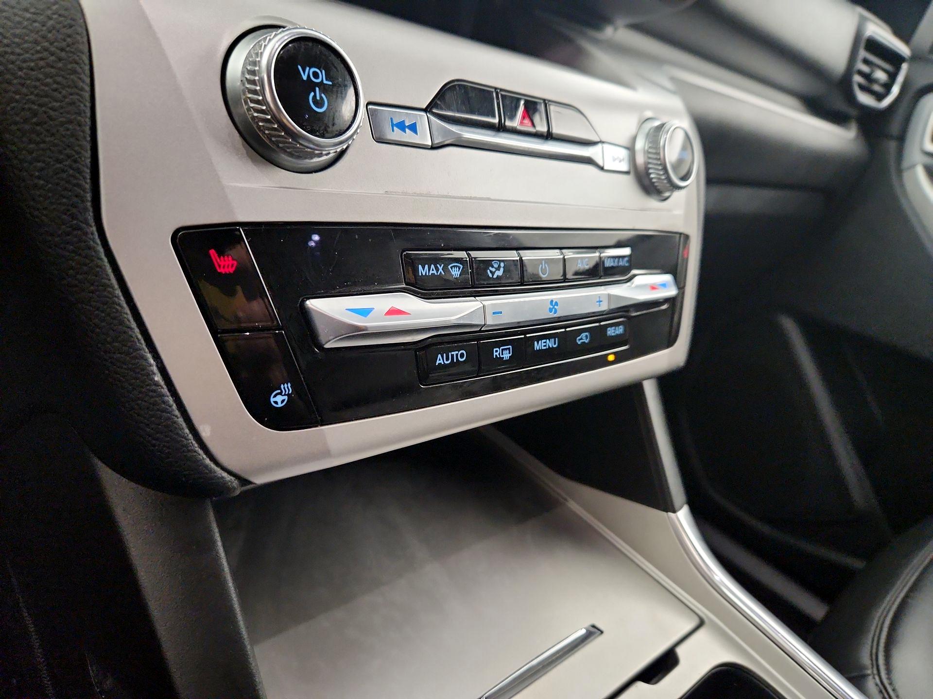 Thumbnail: 2022 Ford Explorer - 16