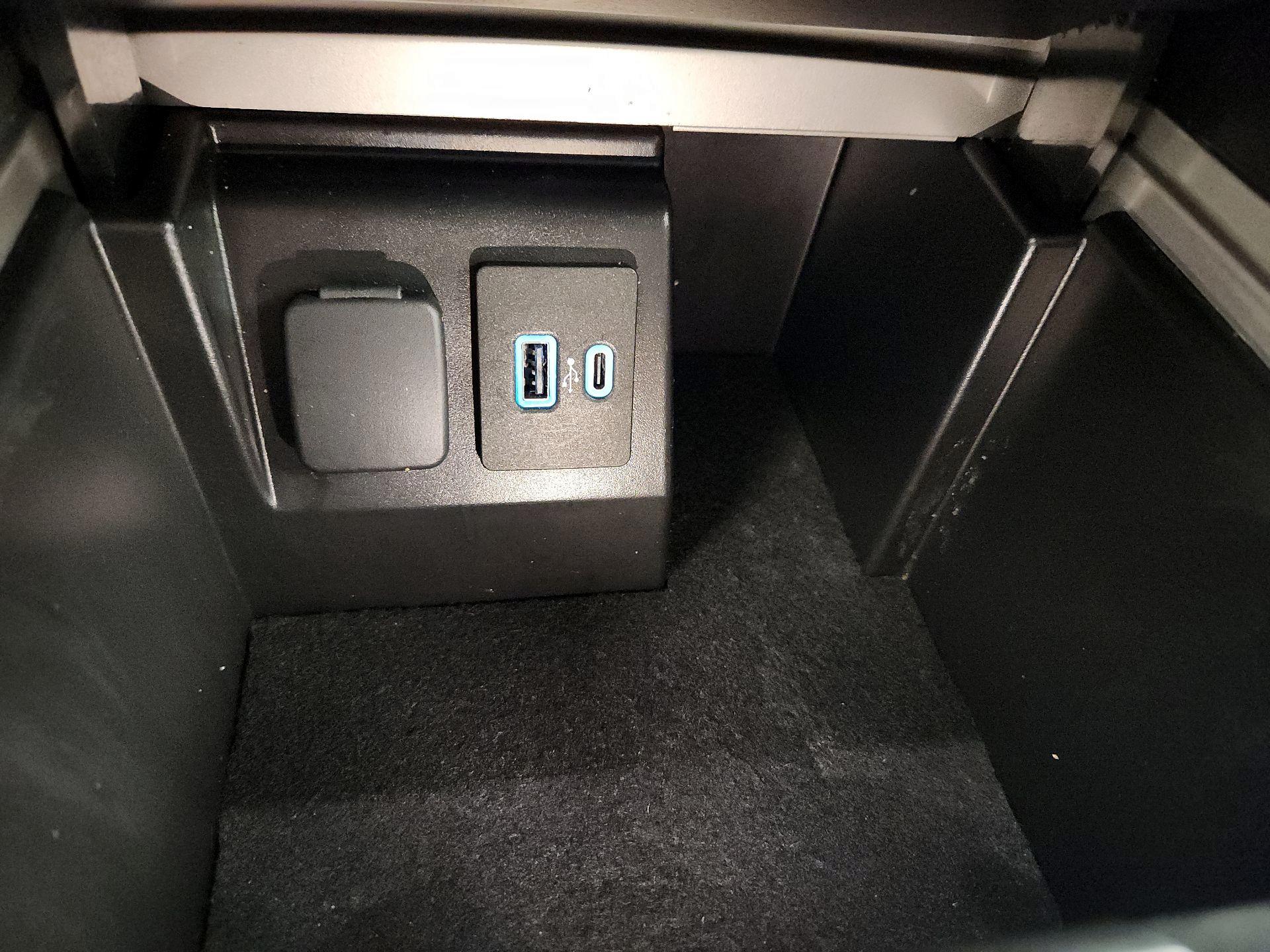 Thumbnail: 2022 Ford Explorer - 18