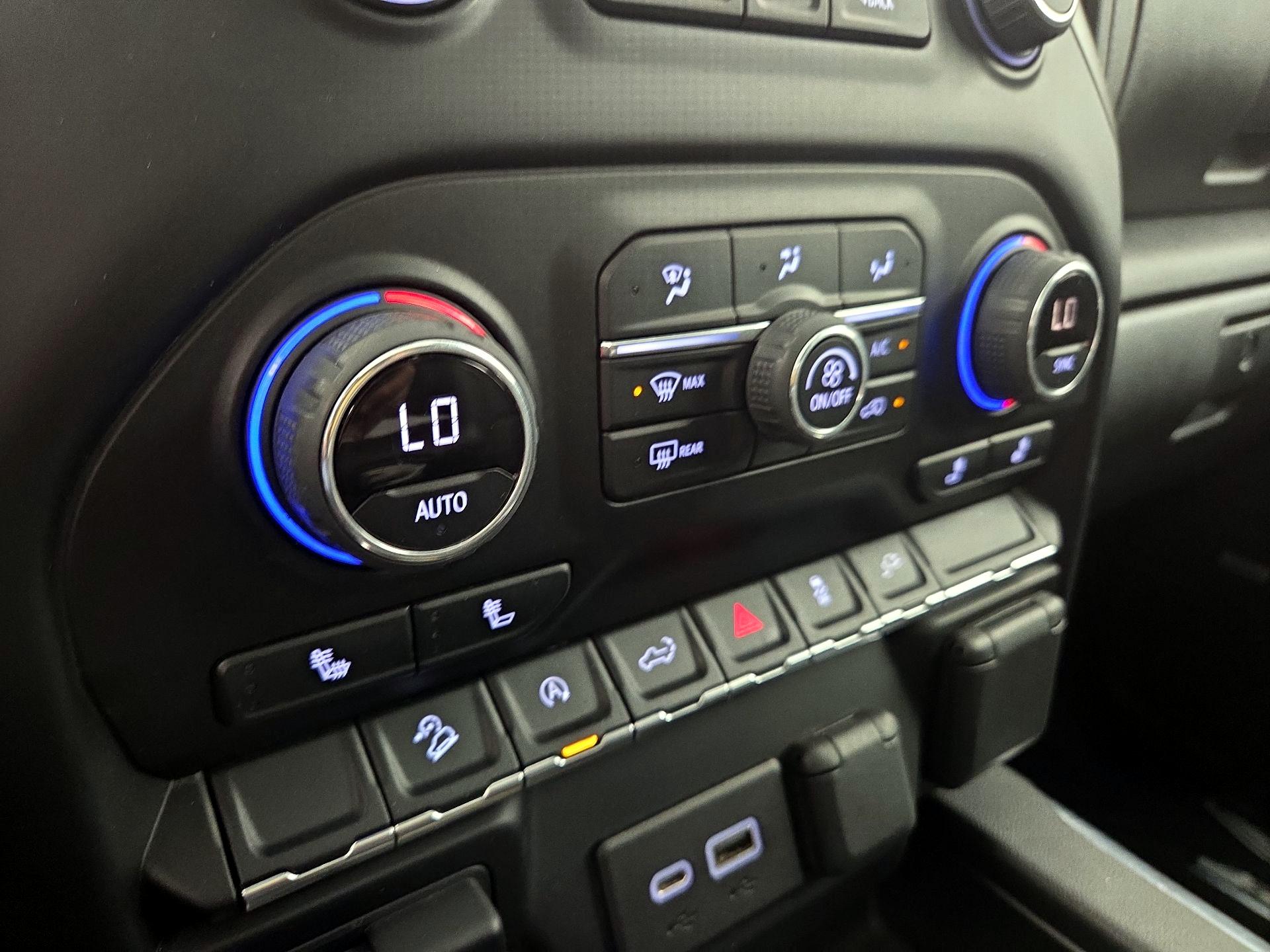 Thumbnail: 2022 Chevrolet Silverado 1500 - 16