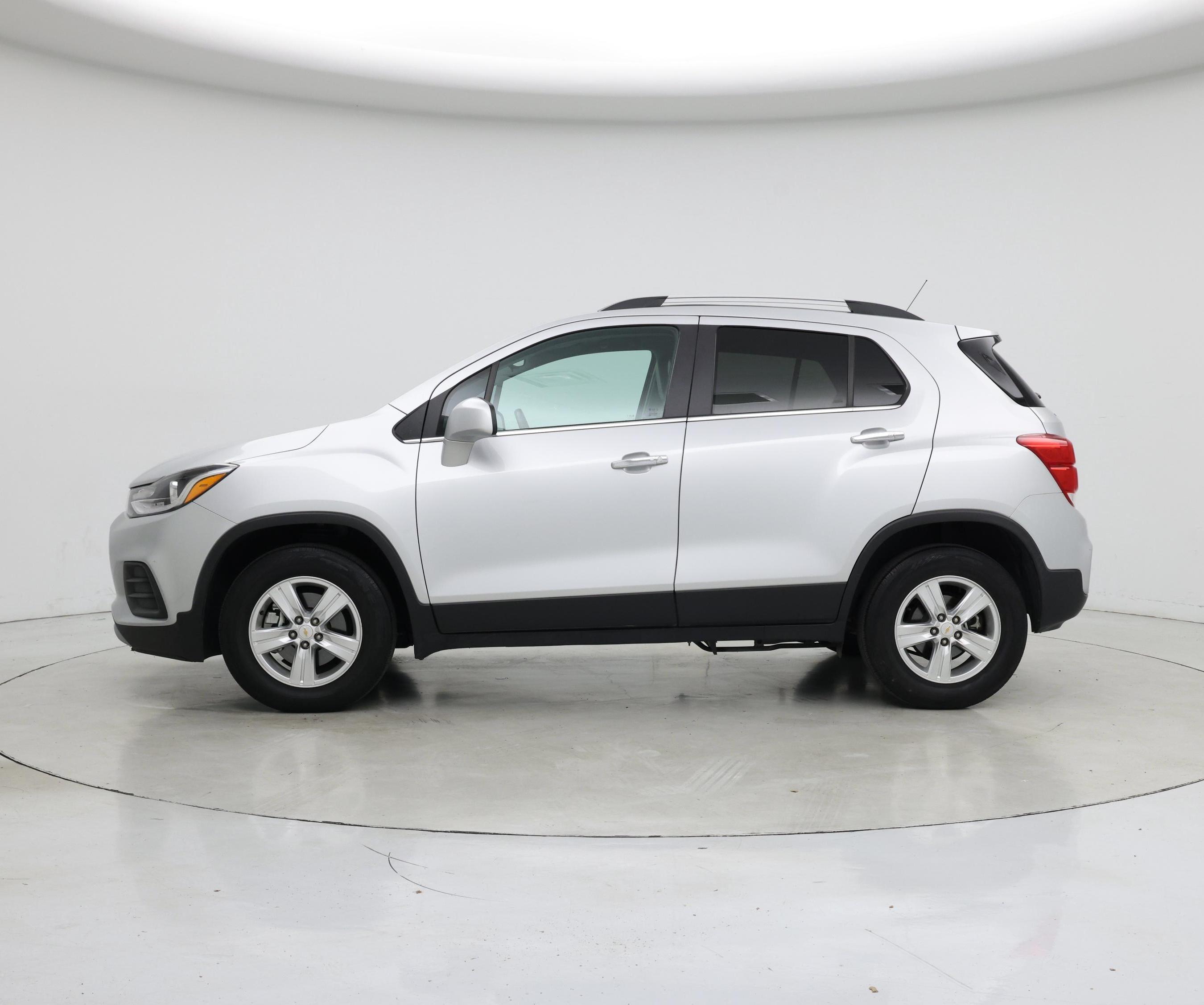 Thumbnail: 2017 Chevrolet Trax - 3