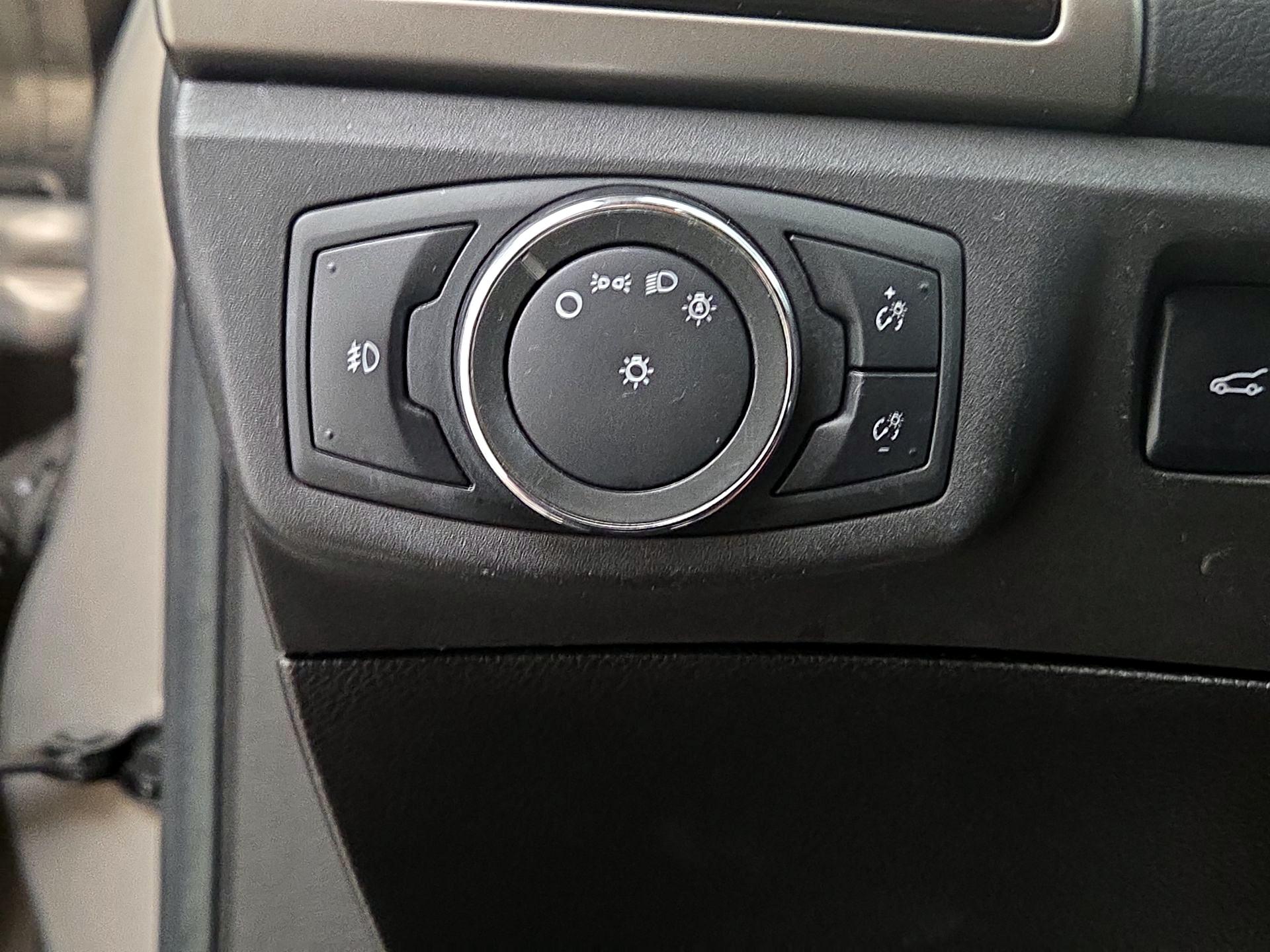 Thumbnail: 2016 Ford Fusion - 13