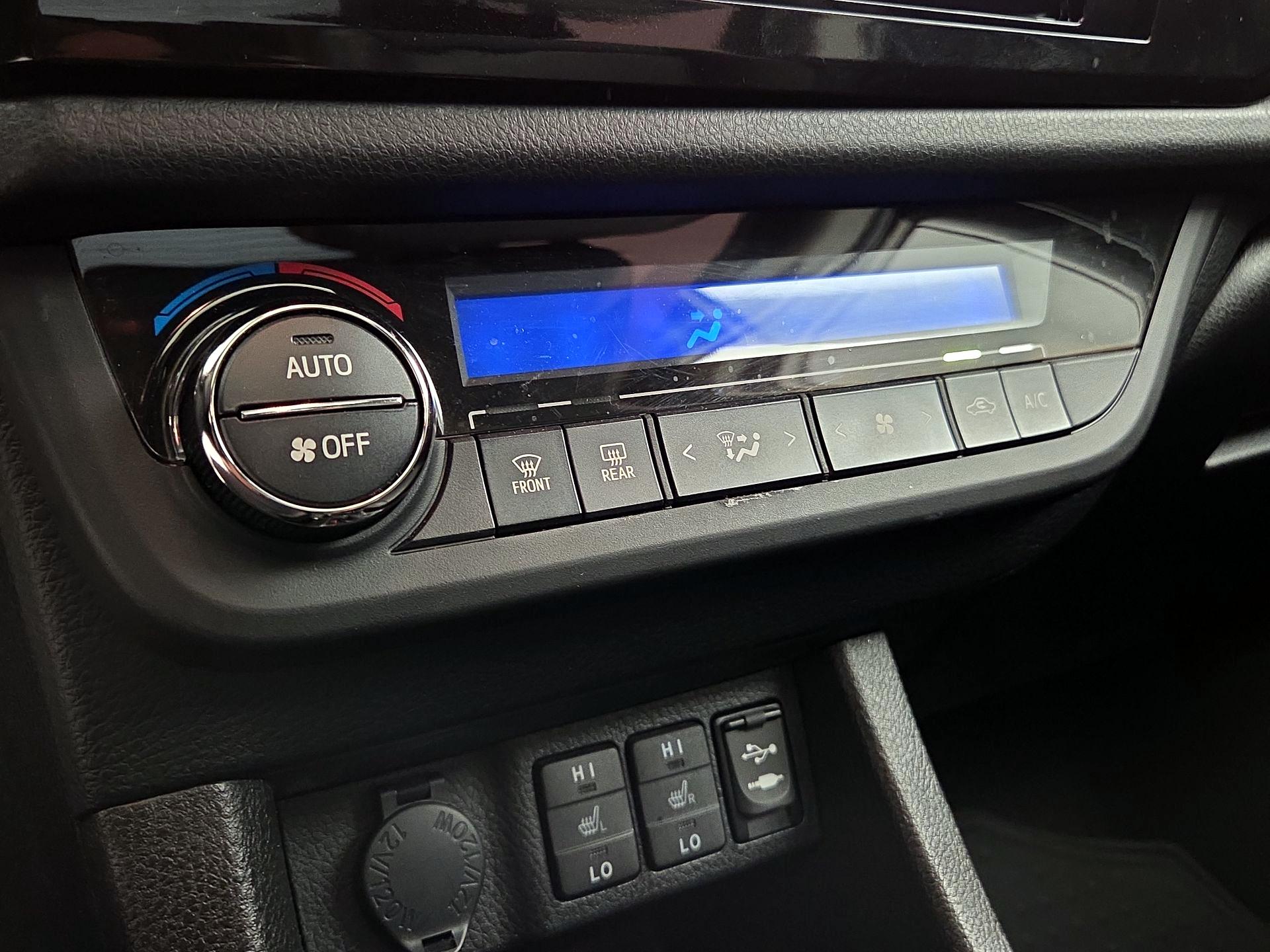 Thumbnail: 2014 Toyota Corolla - 16