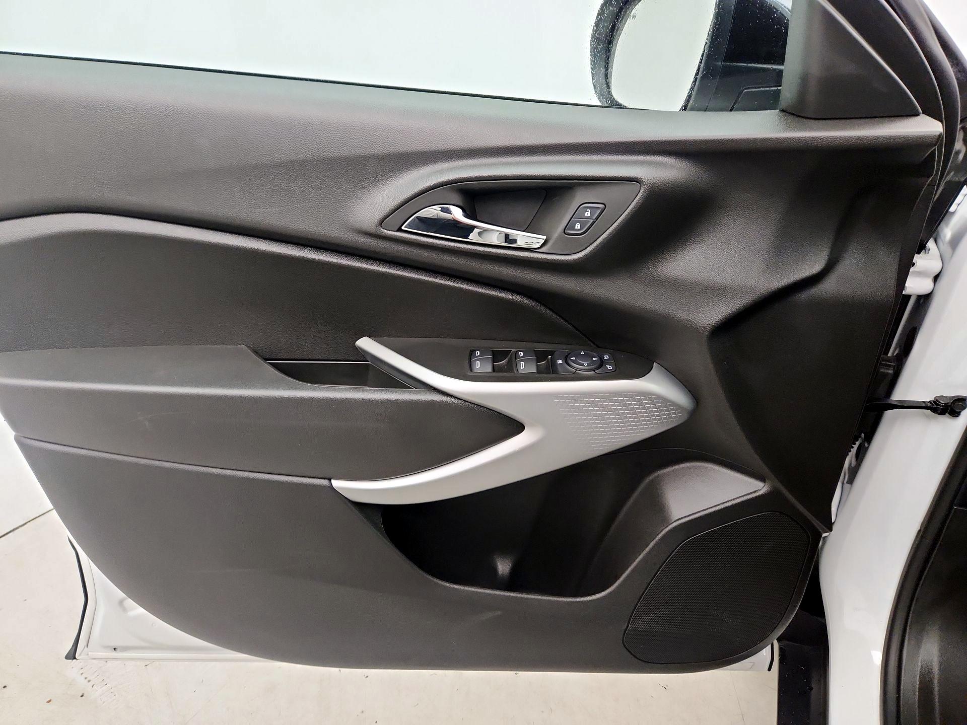 Thumbnail: 2025 Chevrolet Trax - 12