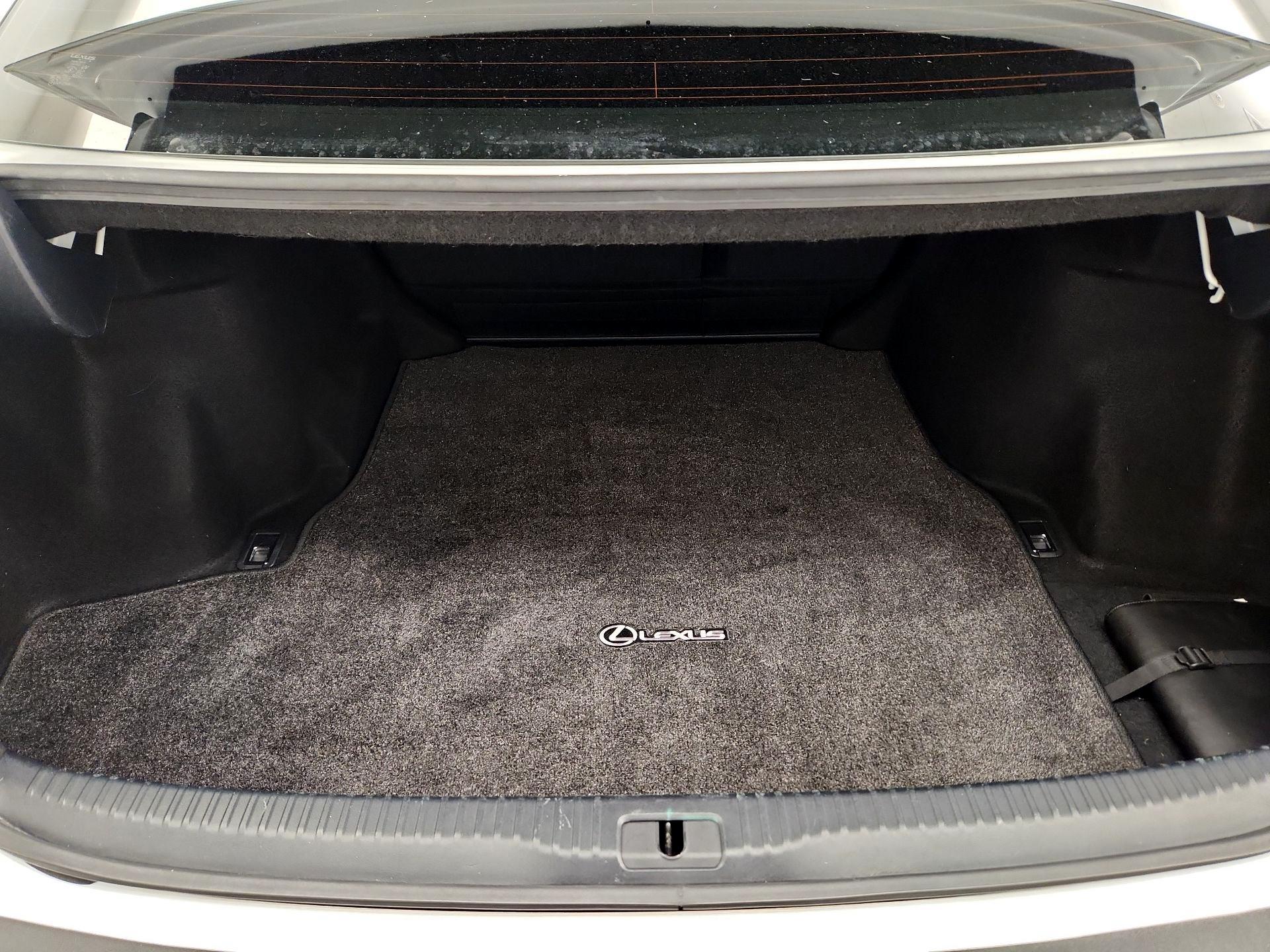 Thumbnail: 2019 Lexus IS - 20