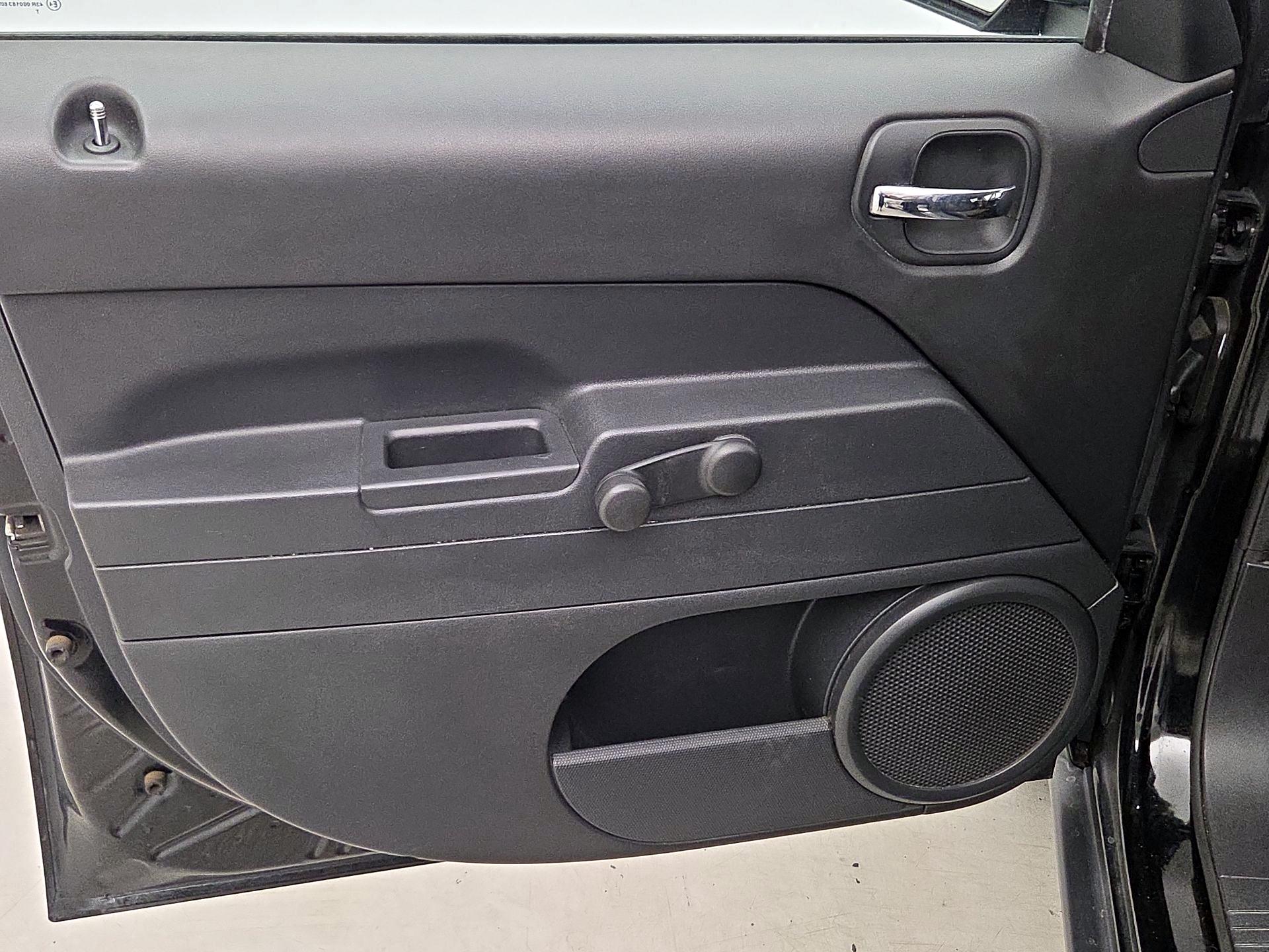 Thumbnail: 2016 Jeep Patriot - 12