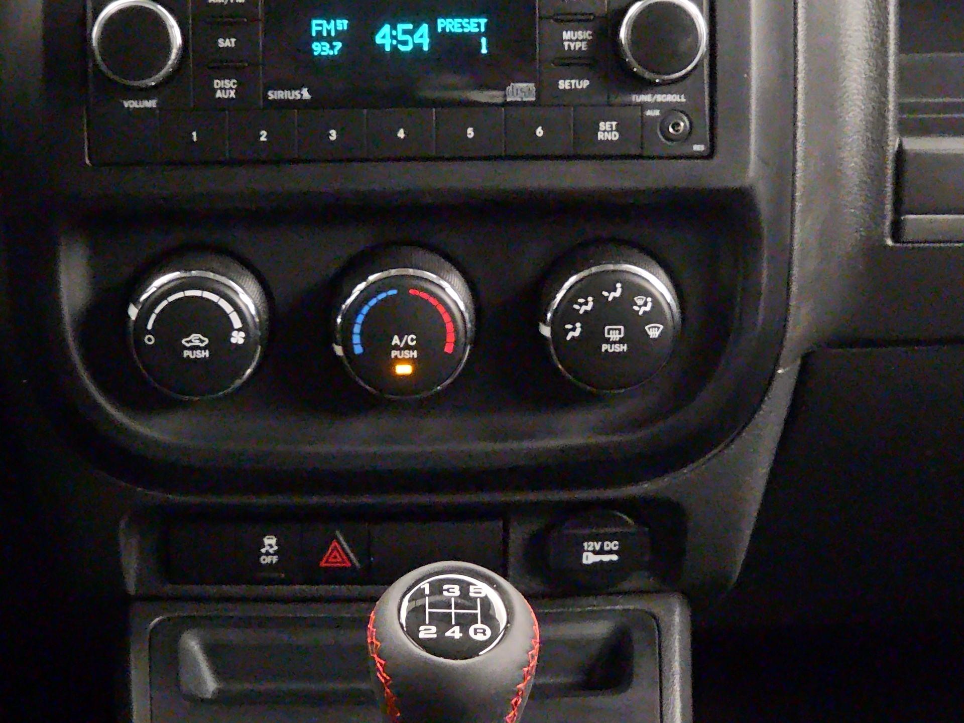 Thumbnail: 2016 Jeep Patriot - 14