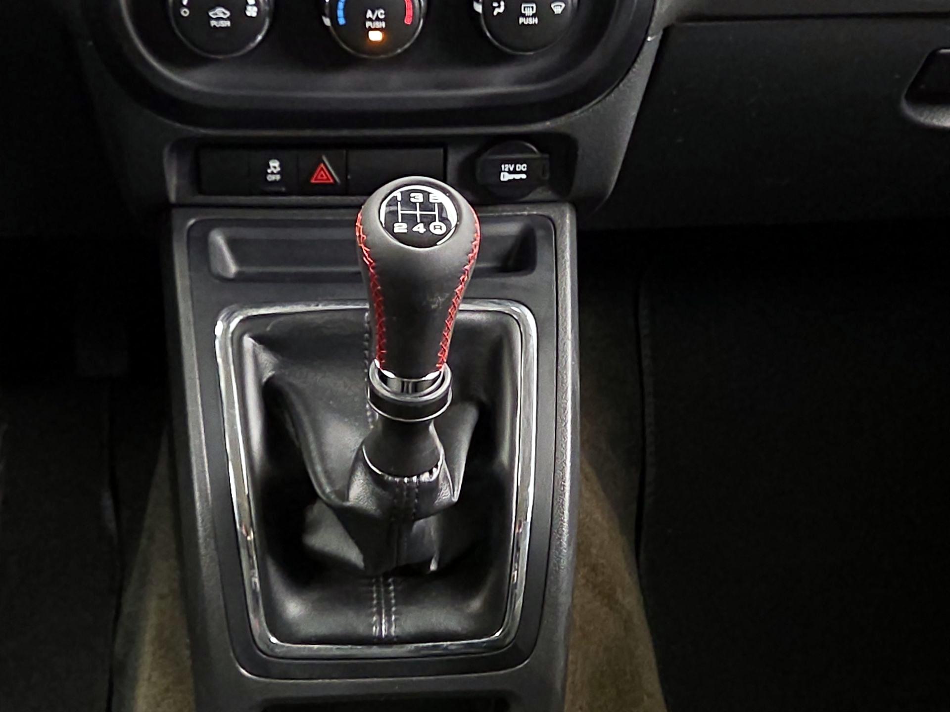 Thumbnail: 2016 Jeep Patriot - 15