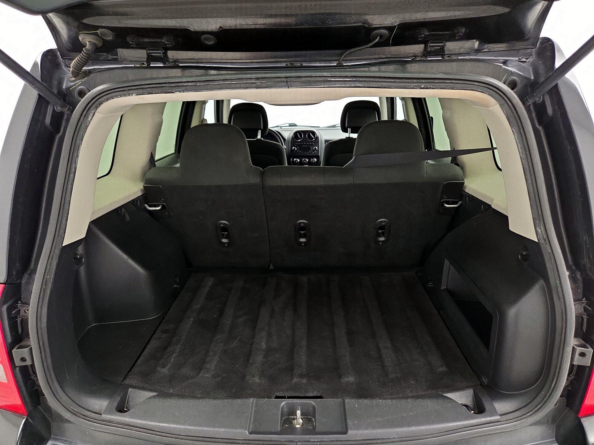 Thumbnail: 2016 Jeep Patriot - 17