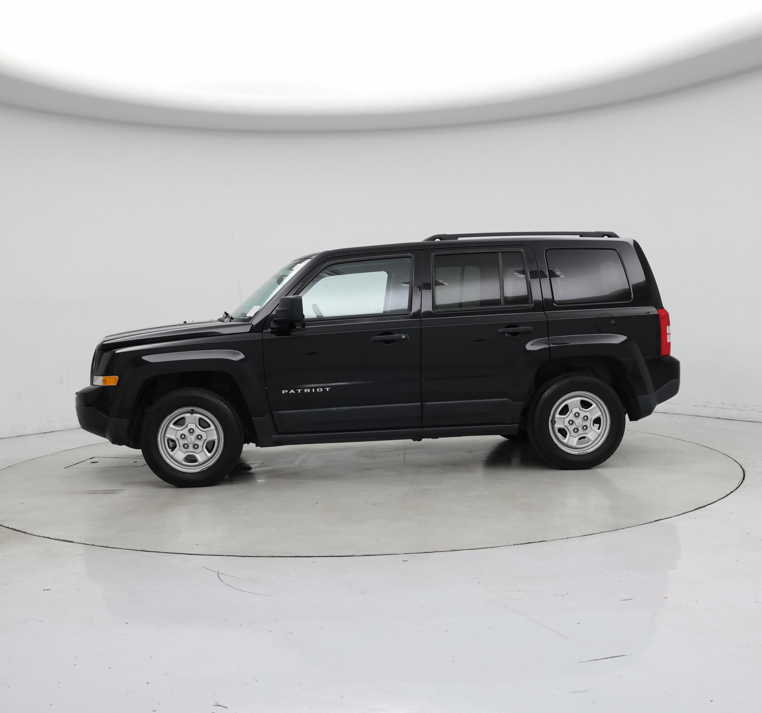 Thumbnail: 2016 Jeep Patriot - 3