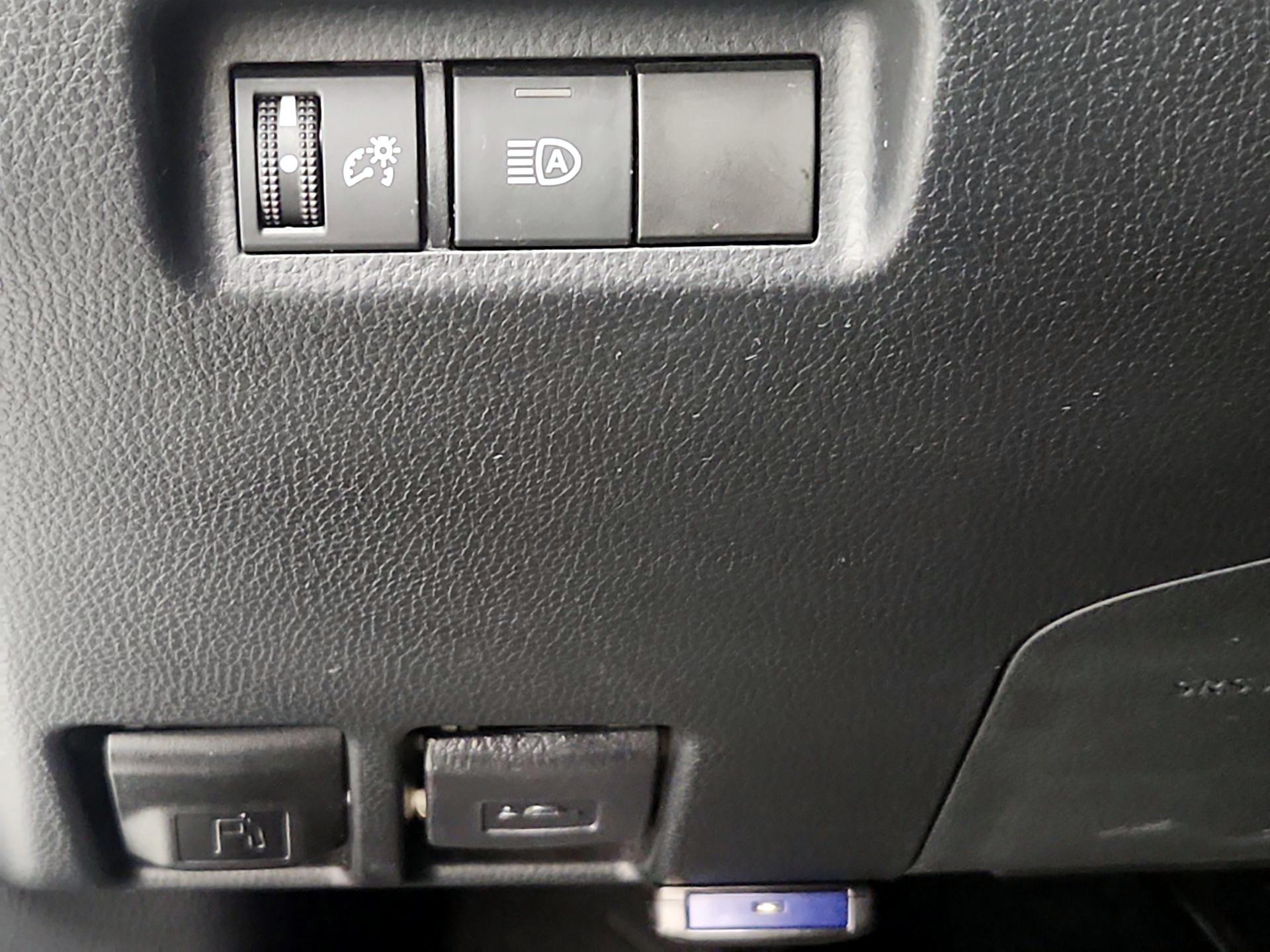 Thumbnail: 2020 Toyota RAV4 - 13