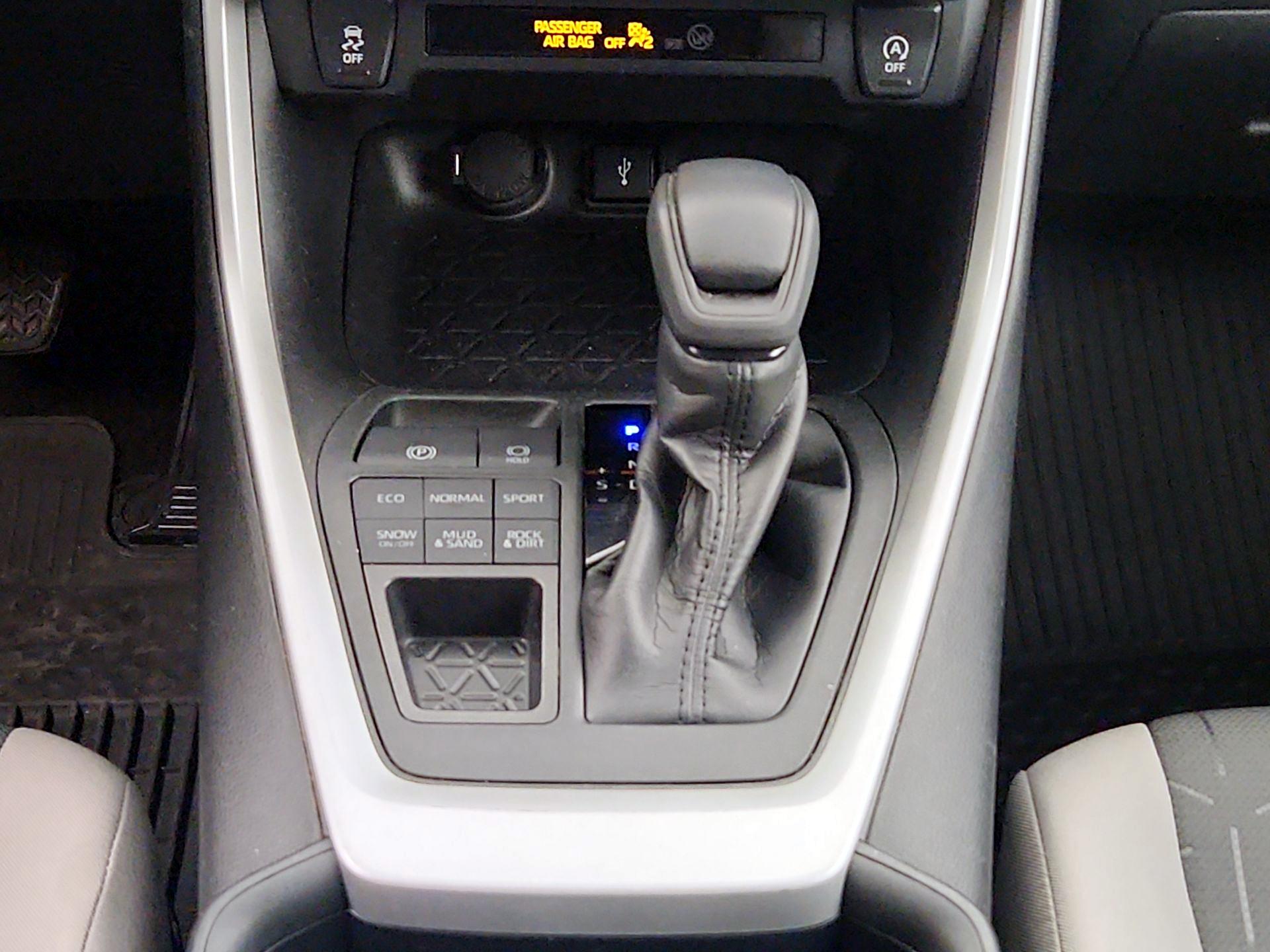 Thumbnail: 2020 Toyota RAV4 - 17