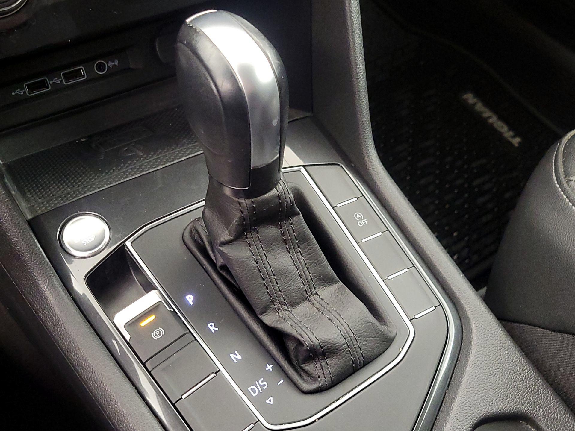 Thumbnail: 2020 Volkswagen Tiguan - 17