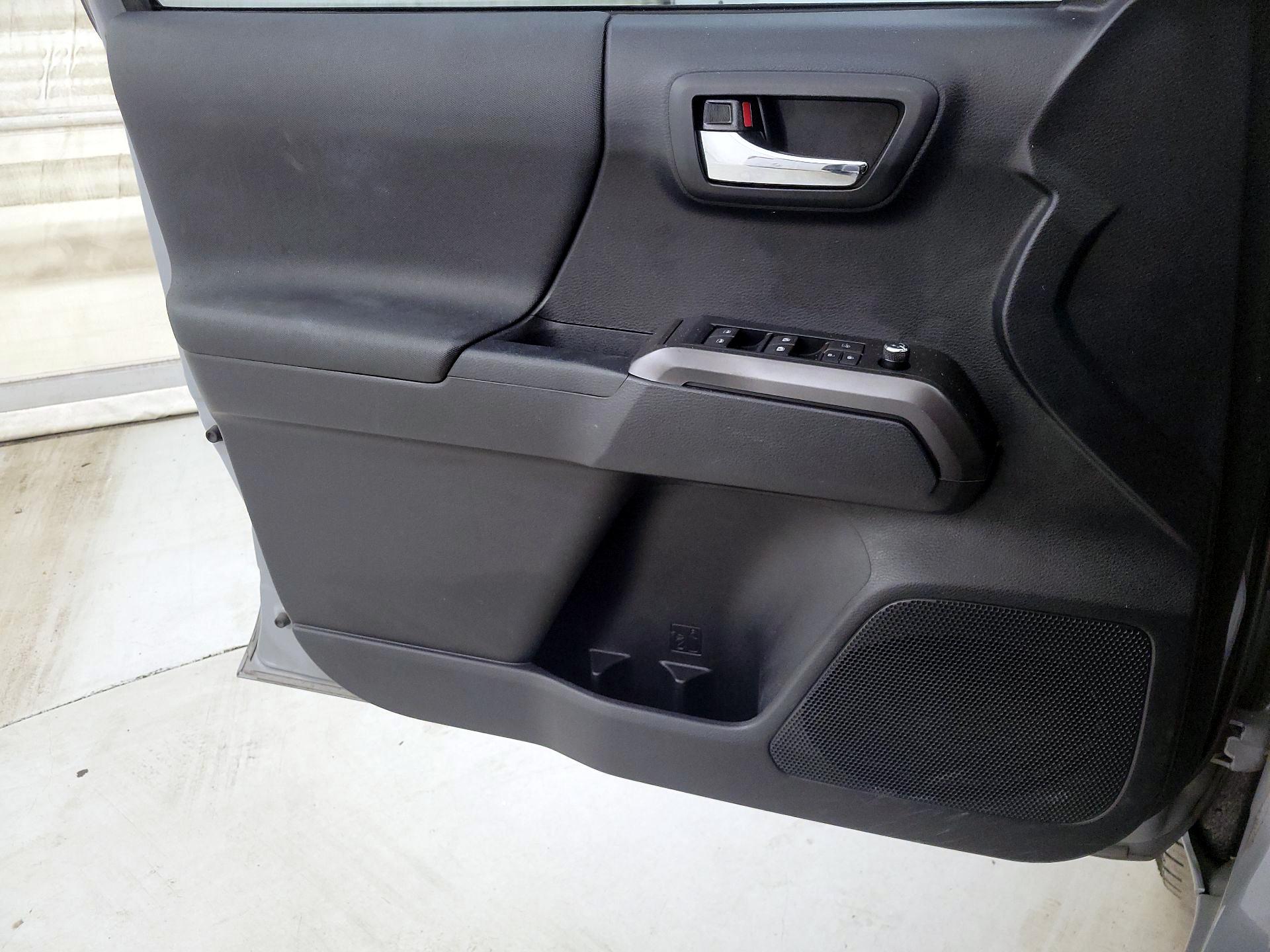 Thumbnail: 2018 Toyota Tacoma - 12