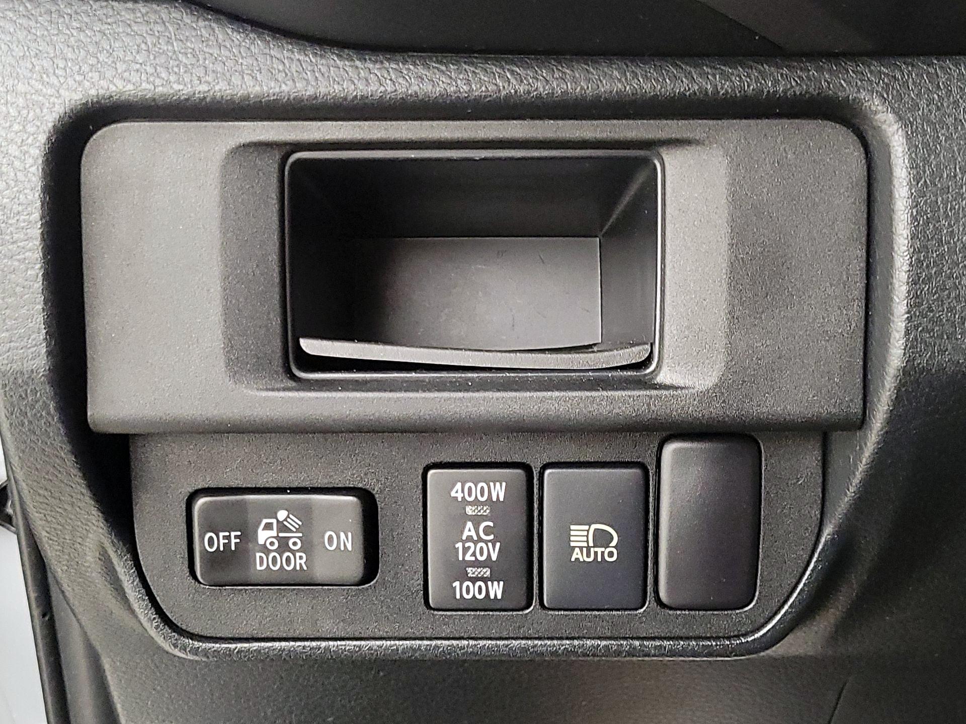 Thumbnail: 2018 Toyota Tacoma - 13