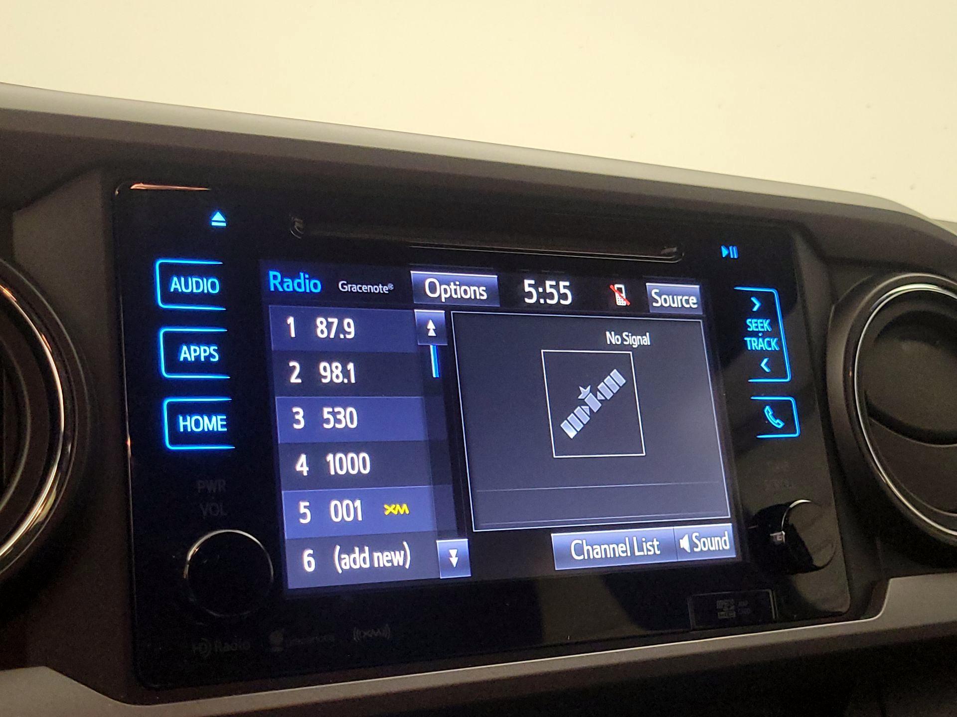 Thumbnail: 2018 Toyota Tacoma - 15