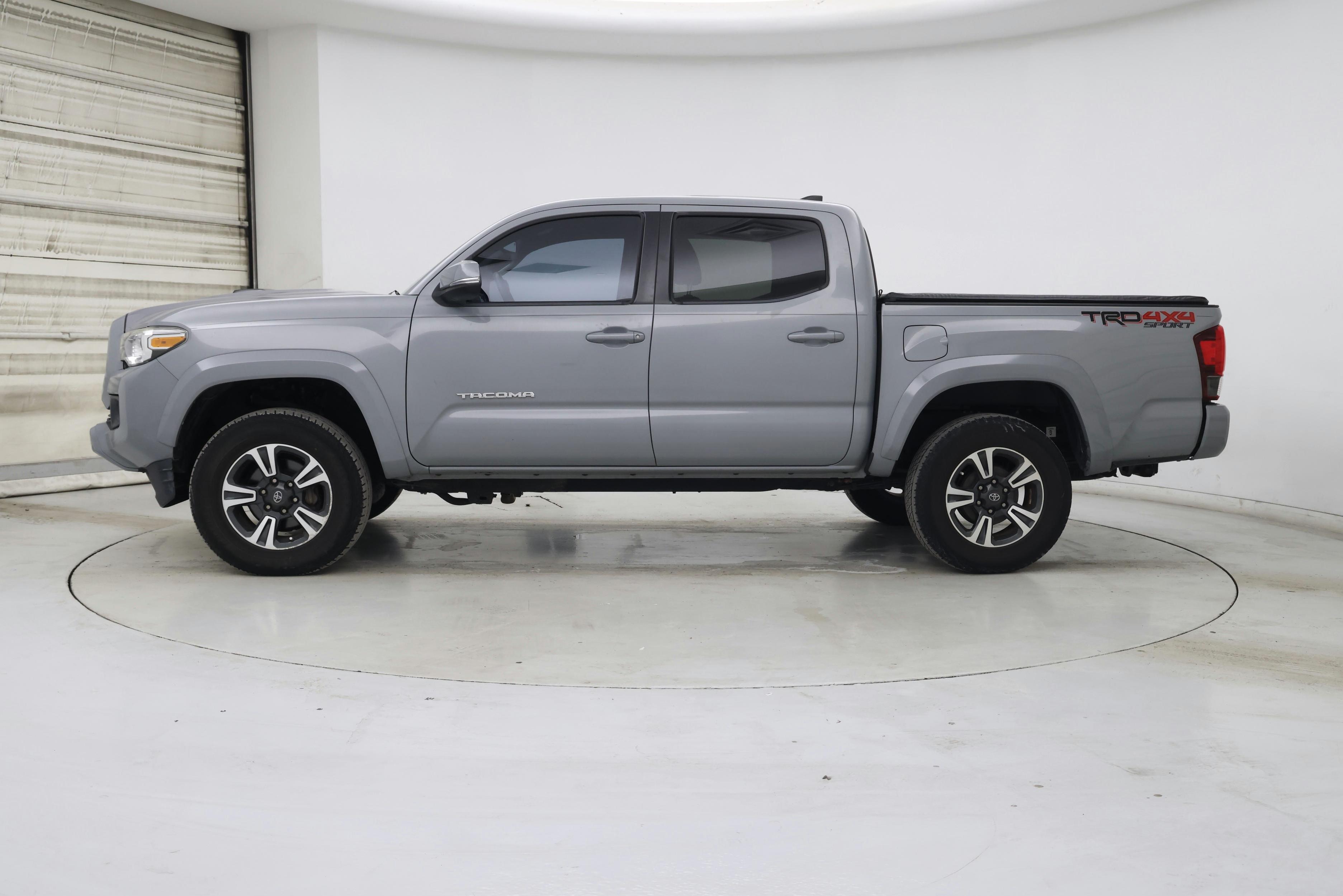 Thumbnail: 2018 Toyota Tacoma - 3