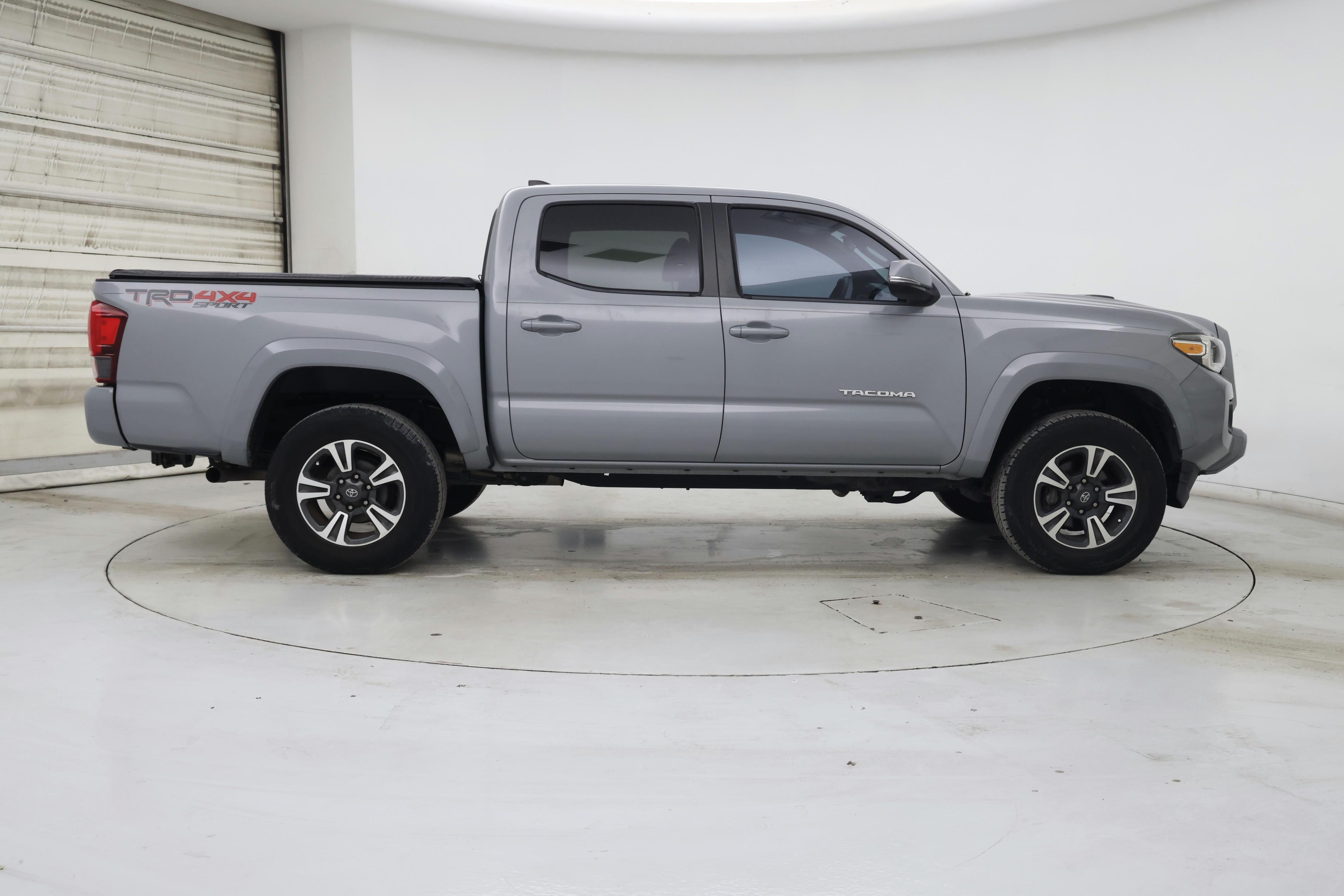 Thumbnail: 2018 Toyota Tacoma - 7