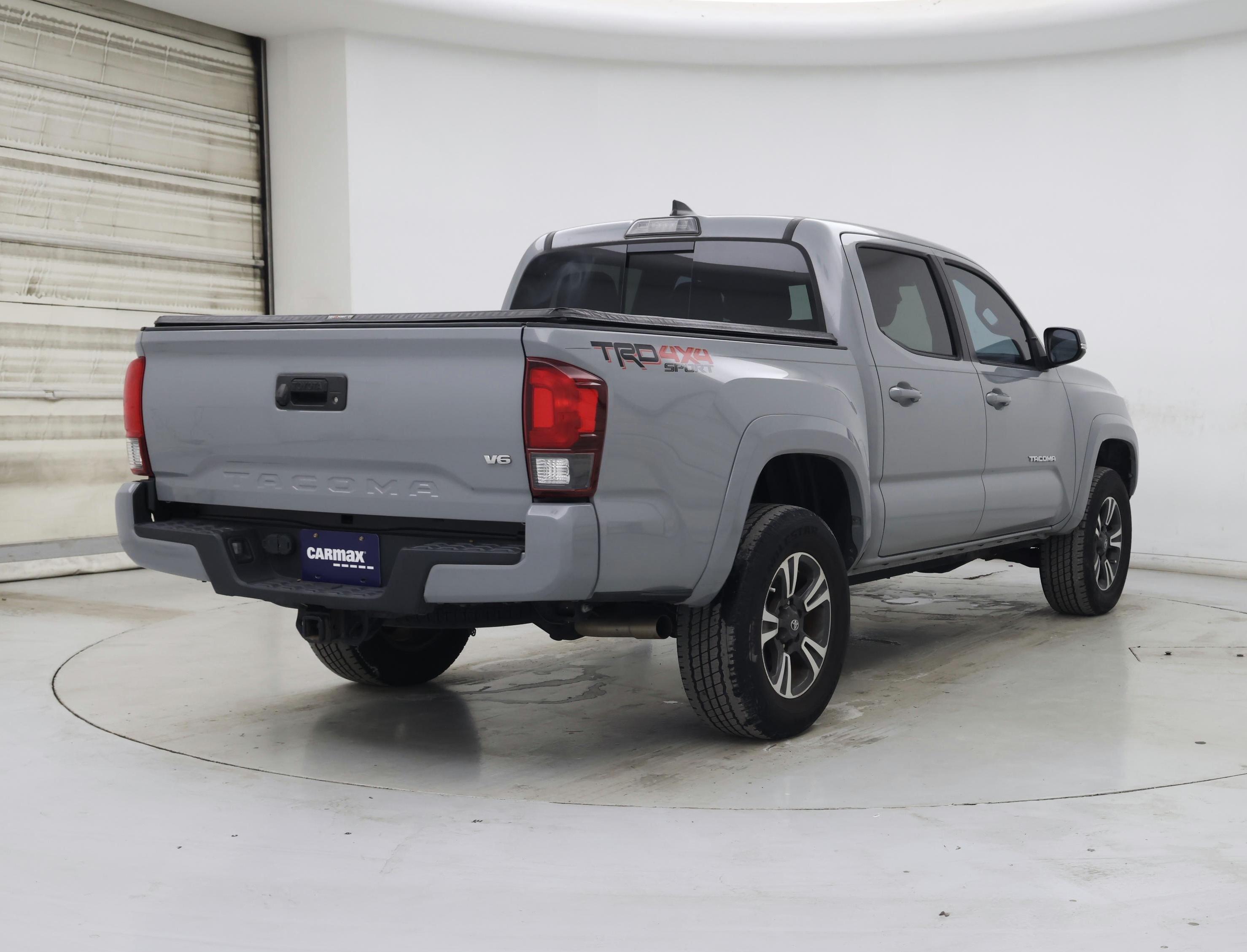 Thumbnail: 2018 Toyota Tacoma - 8