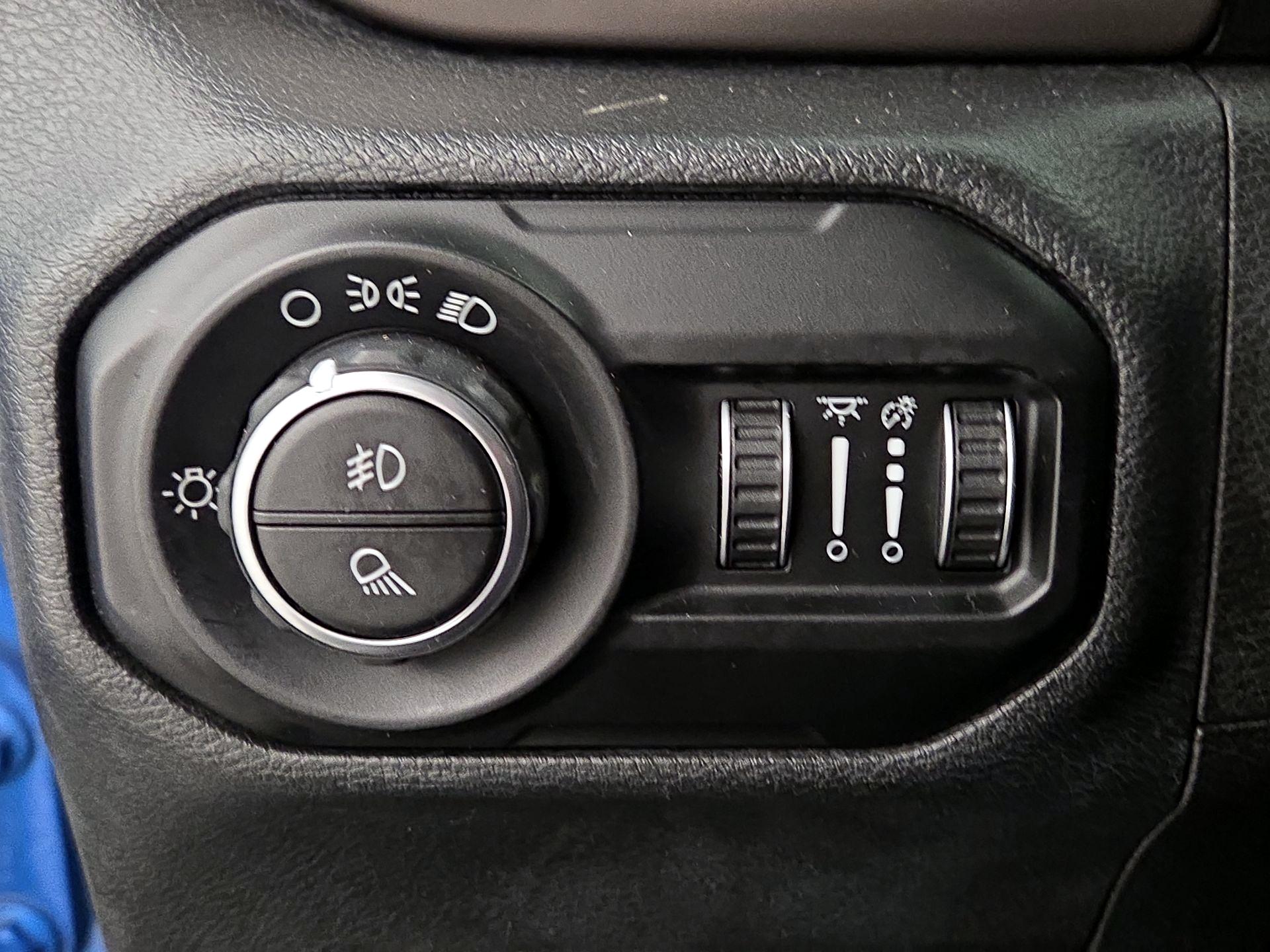 Thumbnail: 2020 Jeep Gladiator - 13