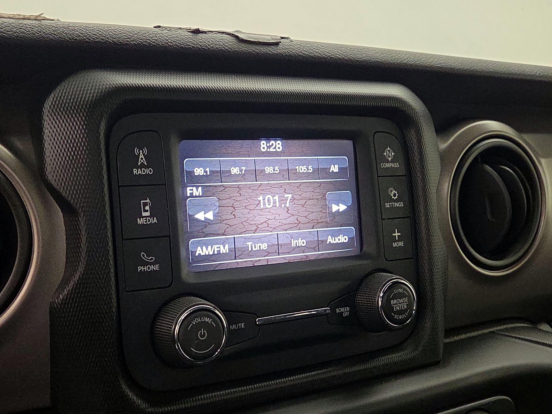 Thumbnail: 2020 Jeep Gladiator - 15