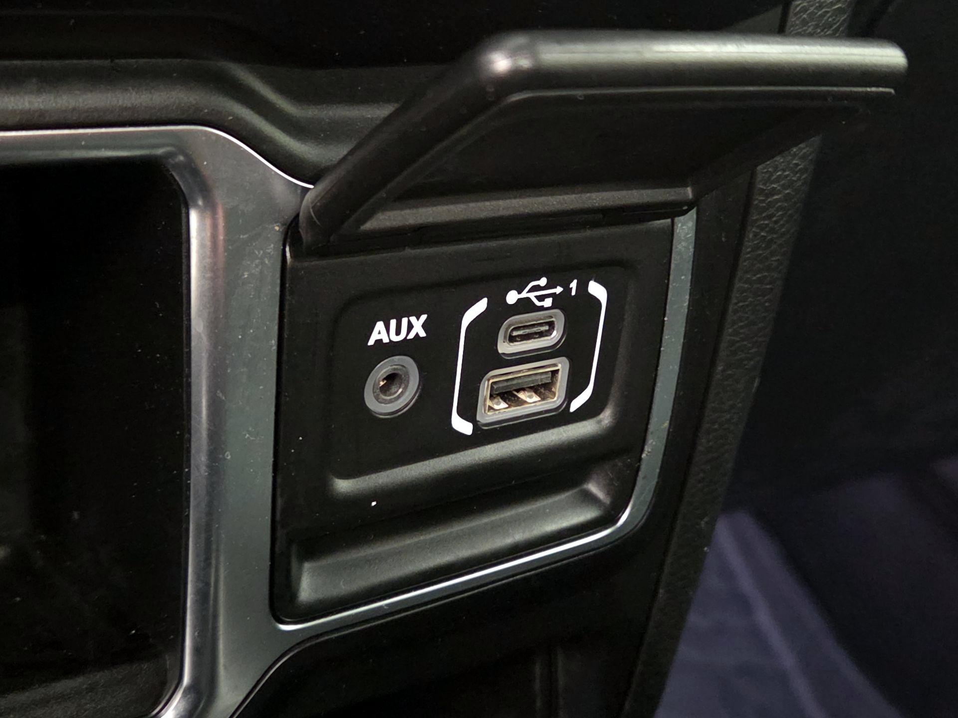 Thumbnail: 2020 Jeep Gladiator - 18