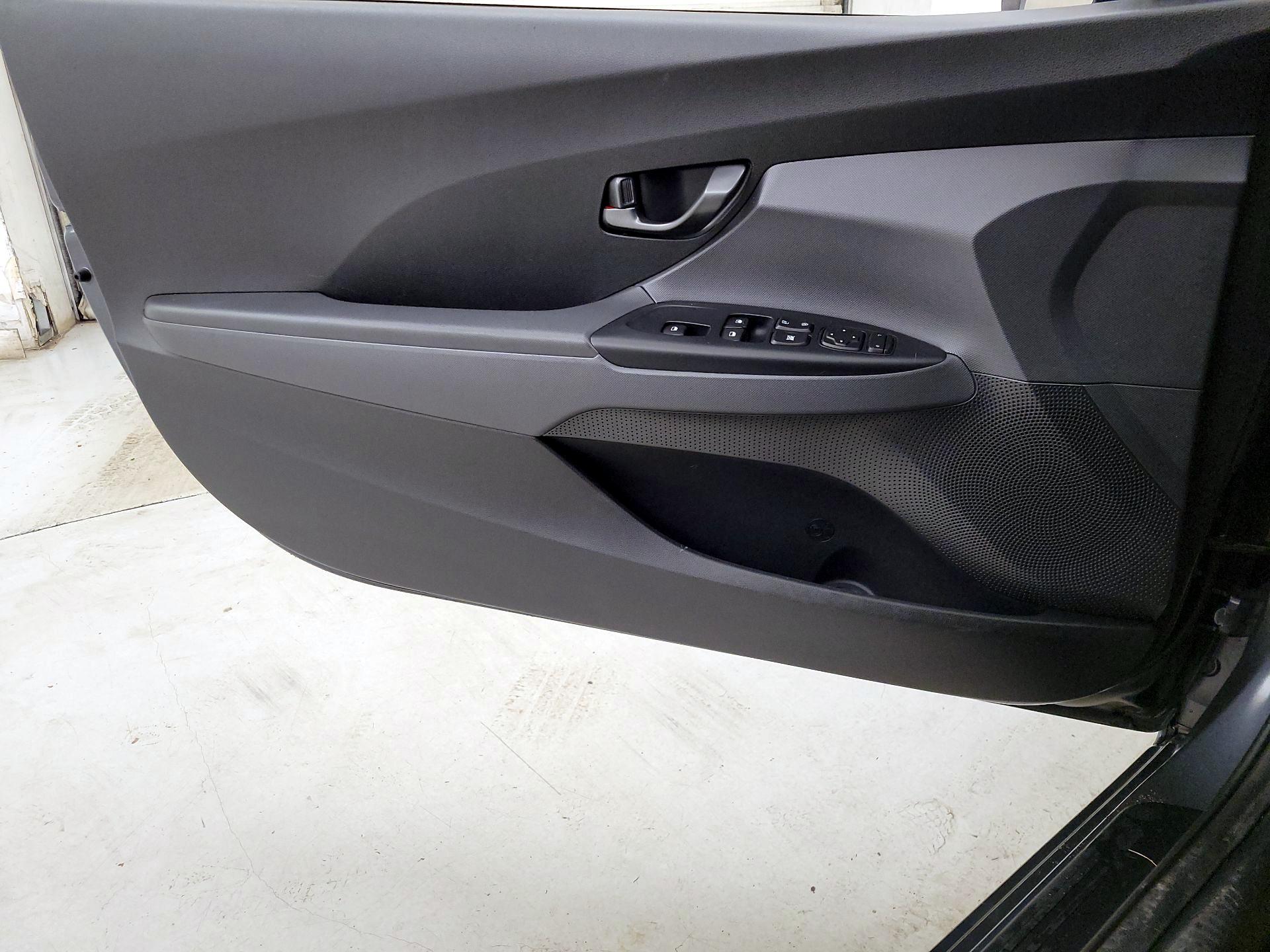 Thumbnail: 2020 Hyundai Veloster - 12