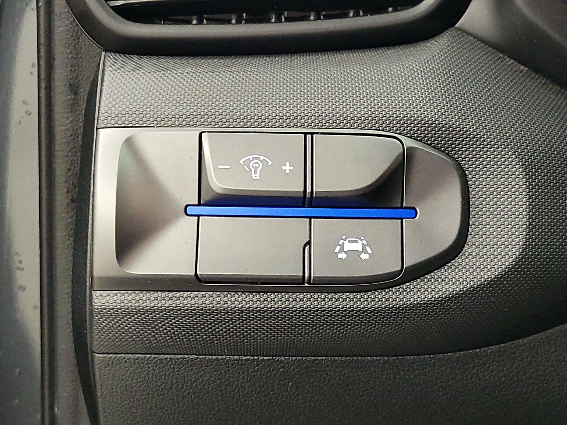 Thumbnail: 2020 Hyundai Veloster - 13