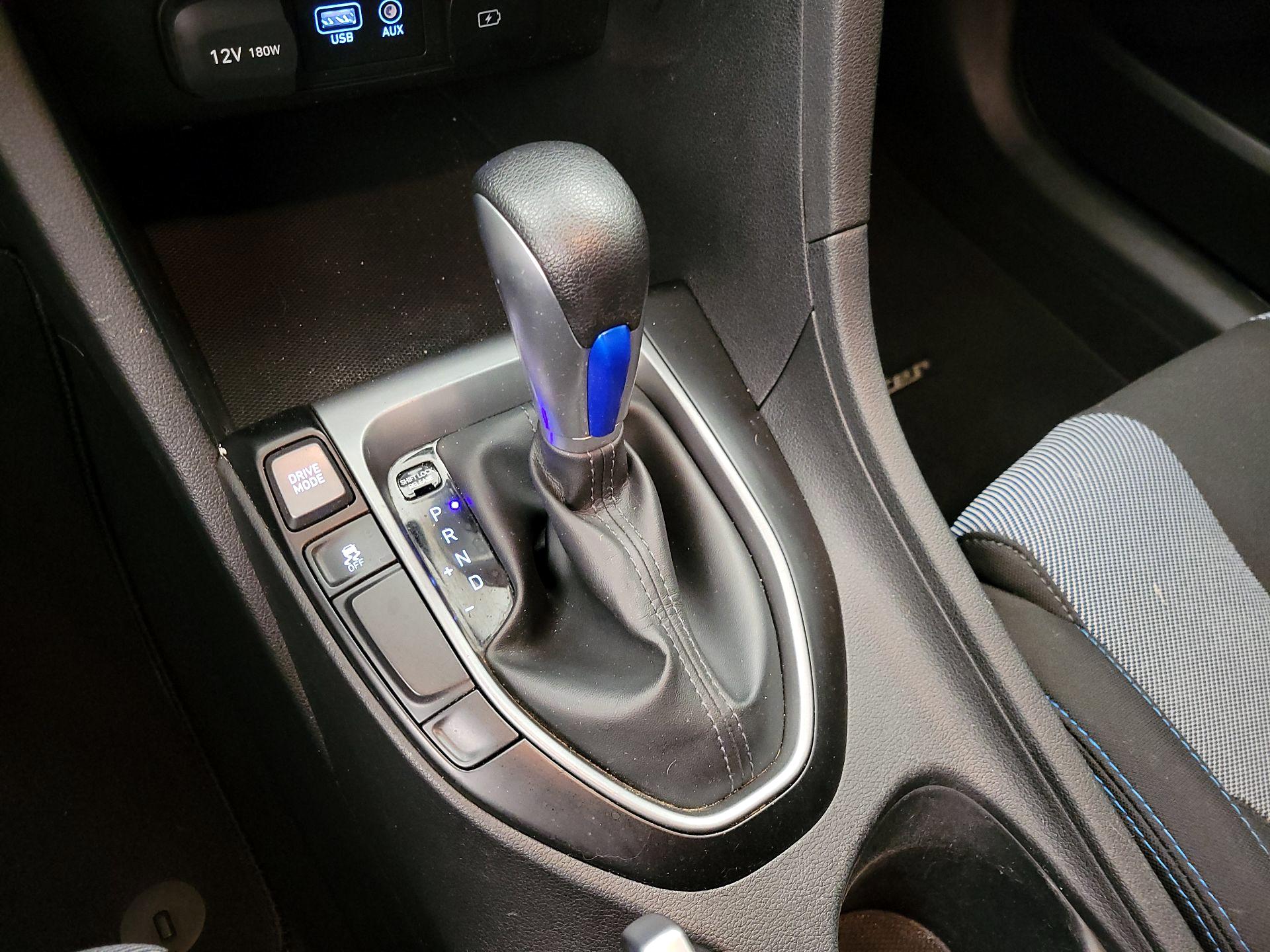 Thumbnail: 2020 Hyundai Veloster - 17