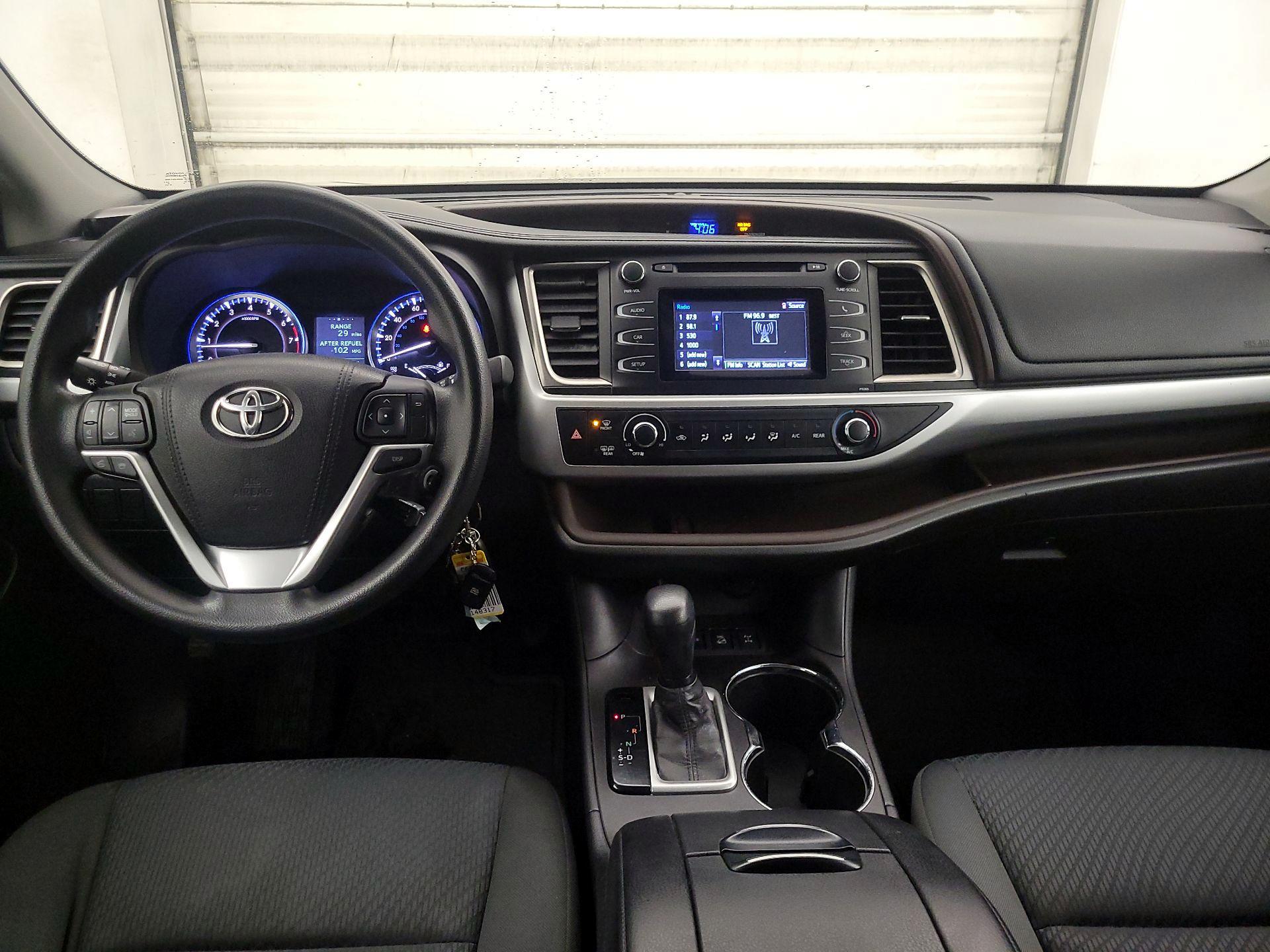 Thumbnail: 2016 Toyota Highlander - 9