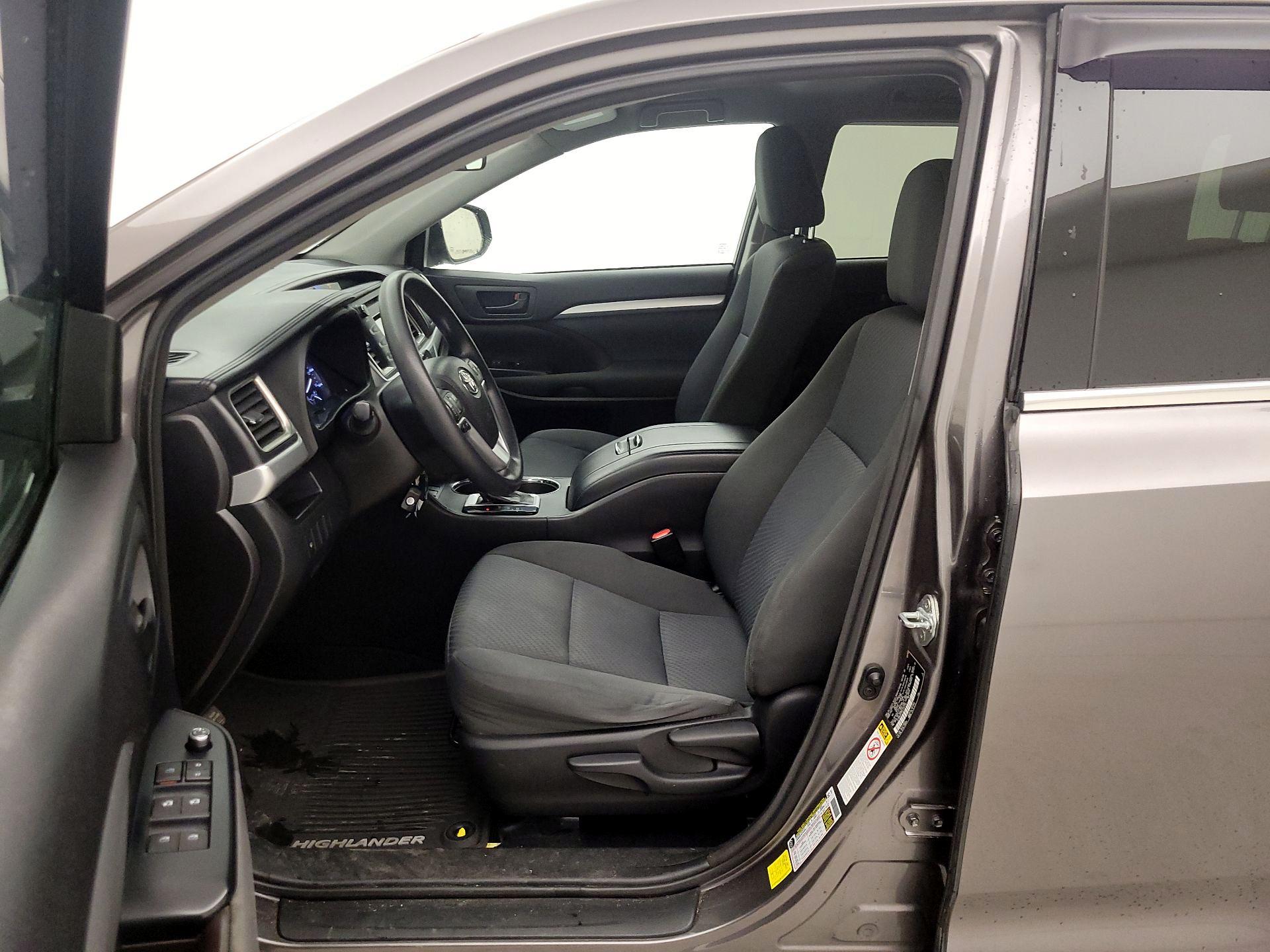 Thumbnail: 2016 Toyota Highlander - 11