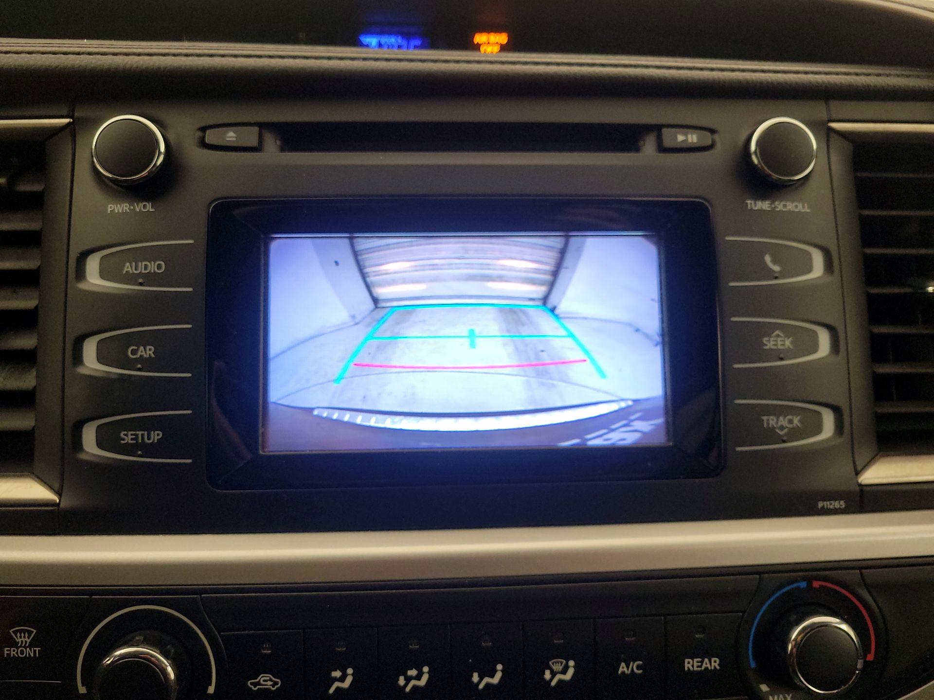 Thumbnail: 2016 Toyota Highlander - 14