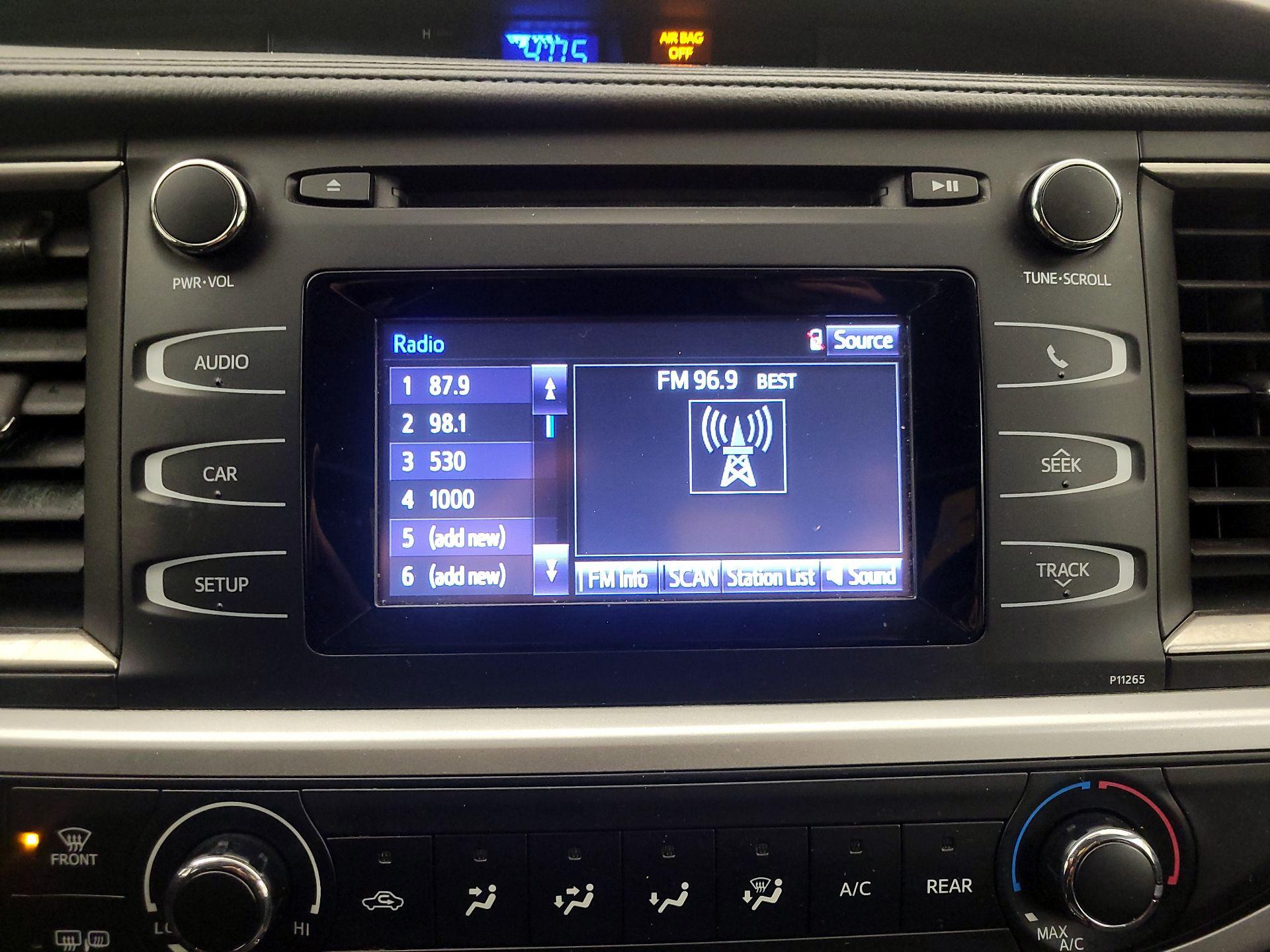 Thumbnail: 2016 Toyota Highlander - 15