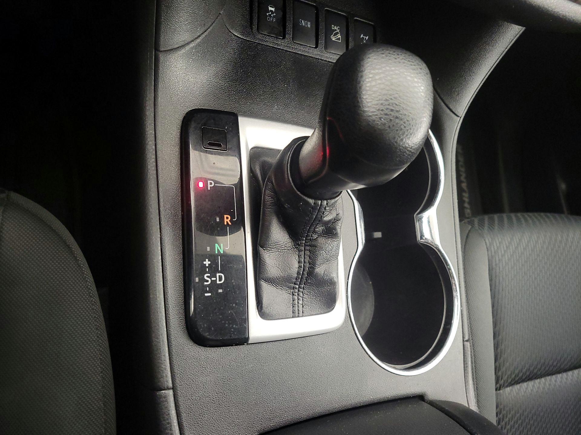 Thumbnail: 2016 Toyota Highlander - 17