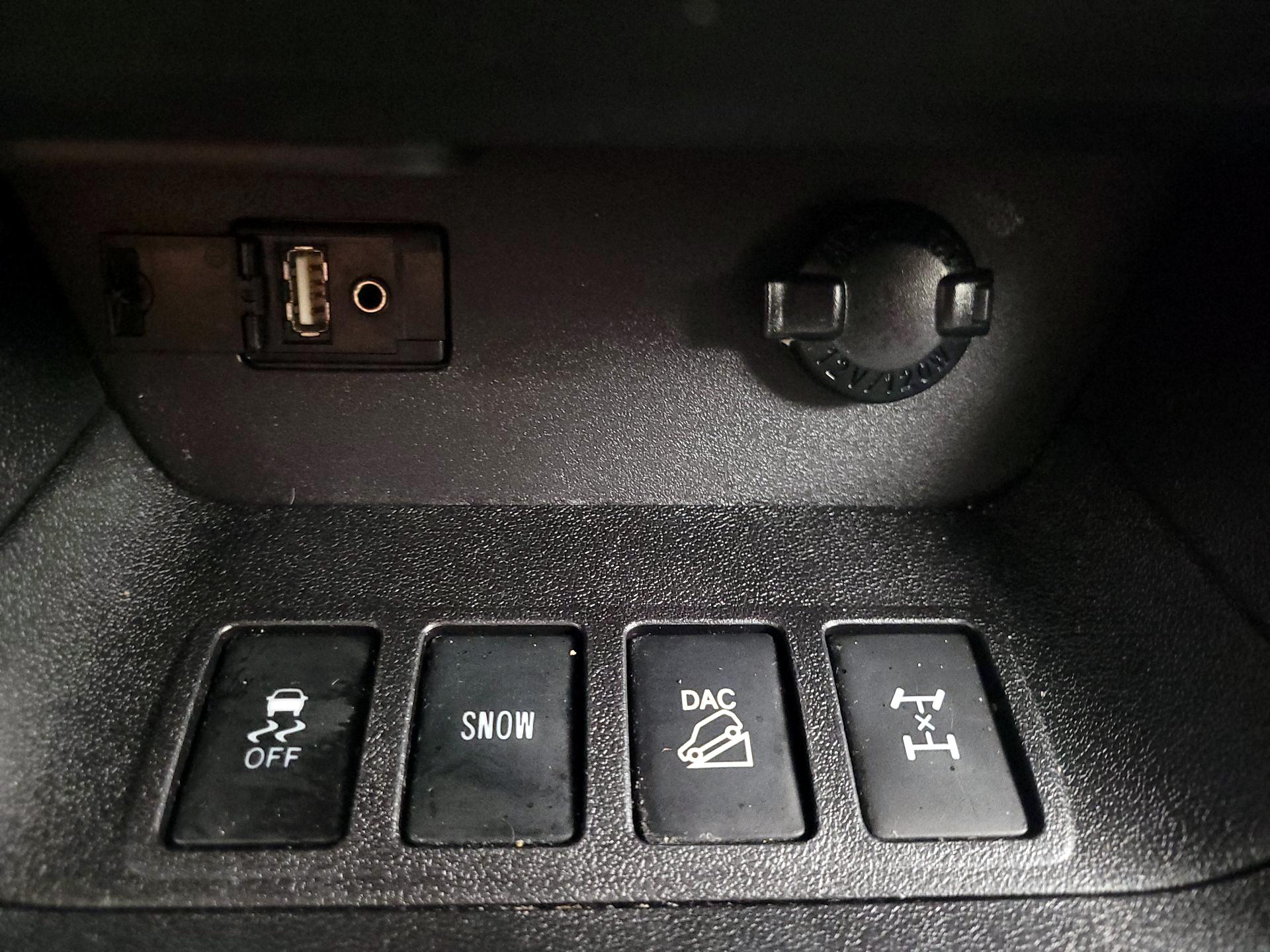 Thumbnail: 2016 Toyota Highlander - 18