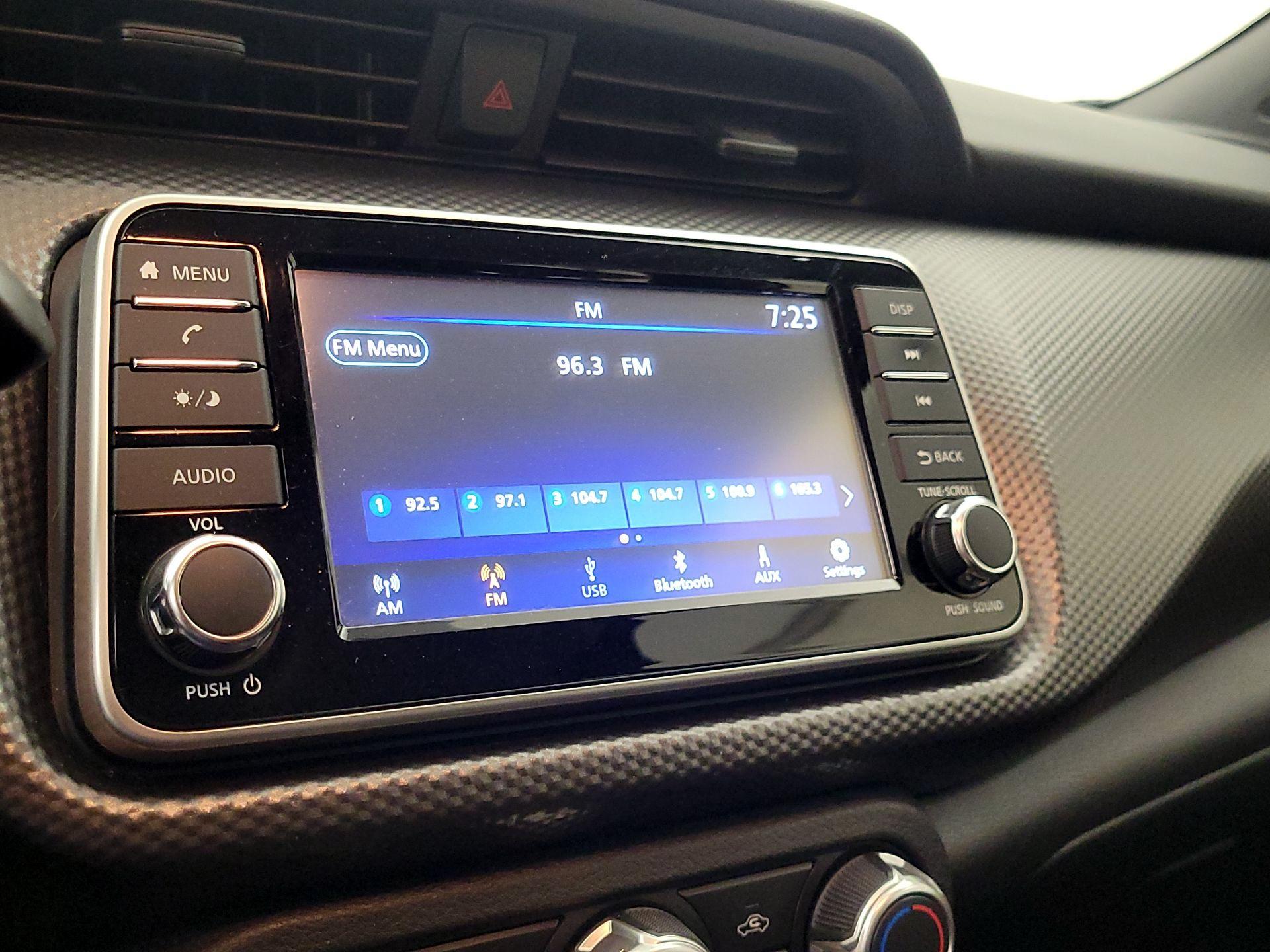 Thumbnail: 2019 Nissan Kicks - 15