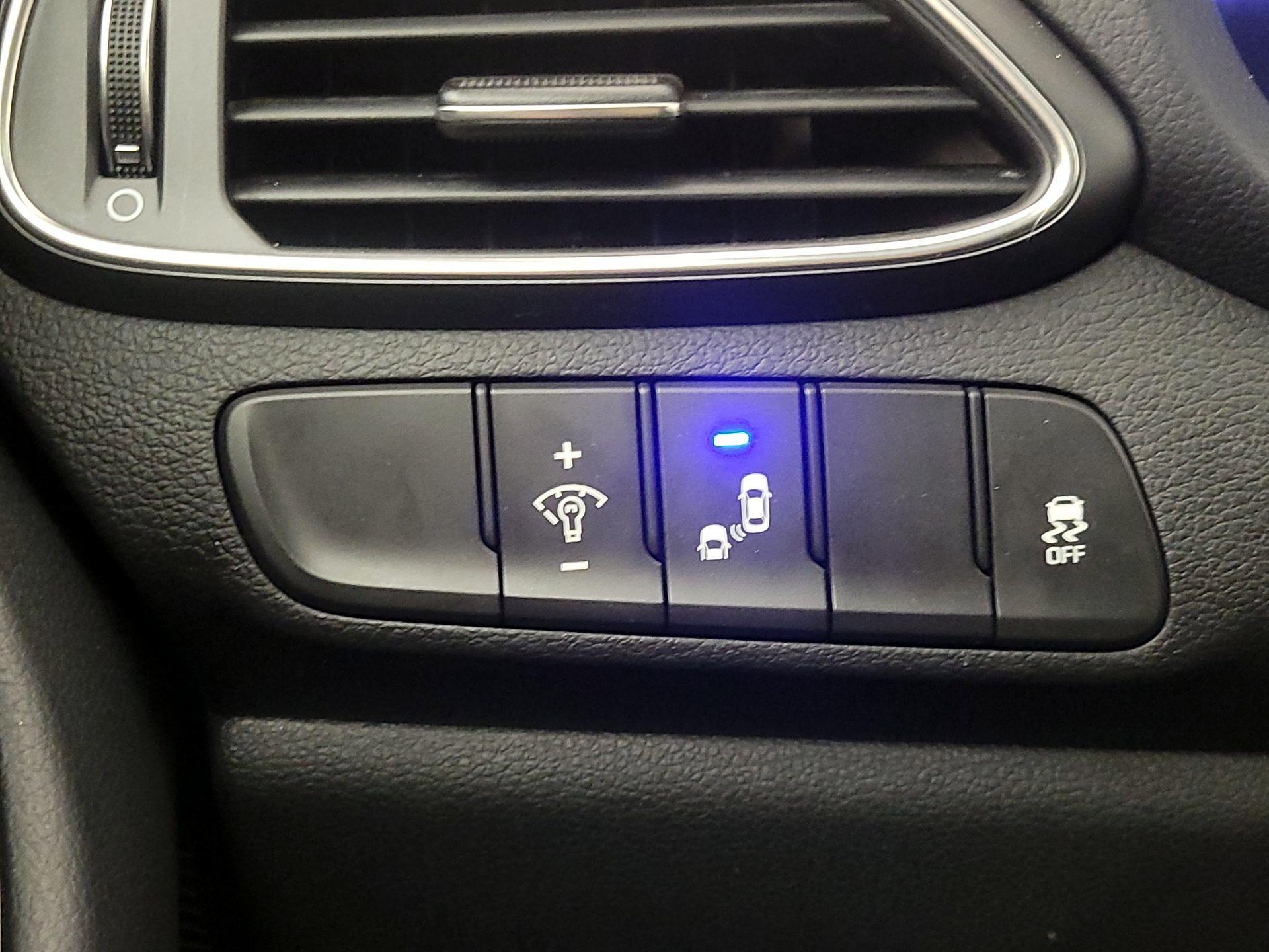 Thumbnail: 2018 Hyundai Elantra - 13