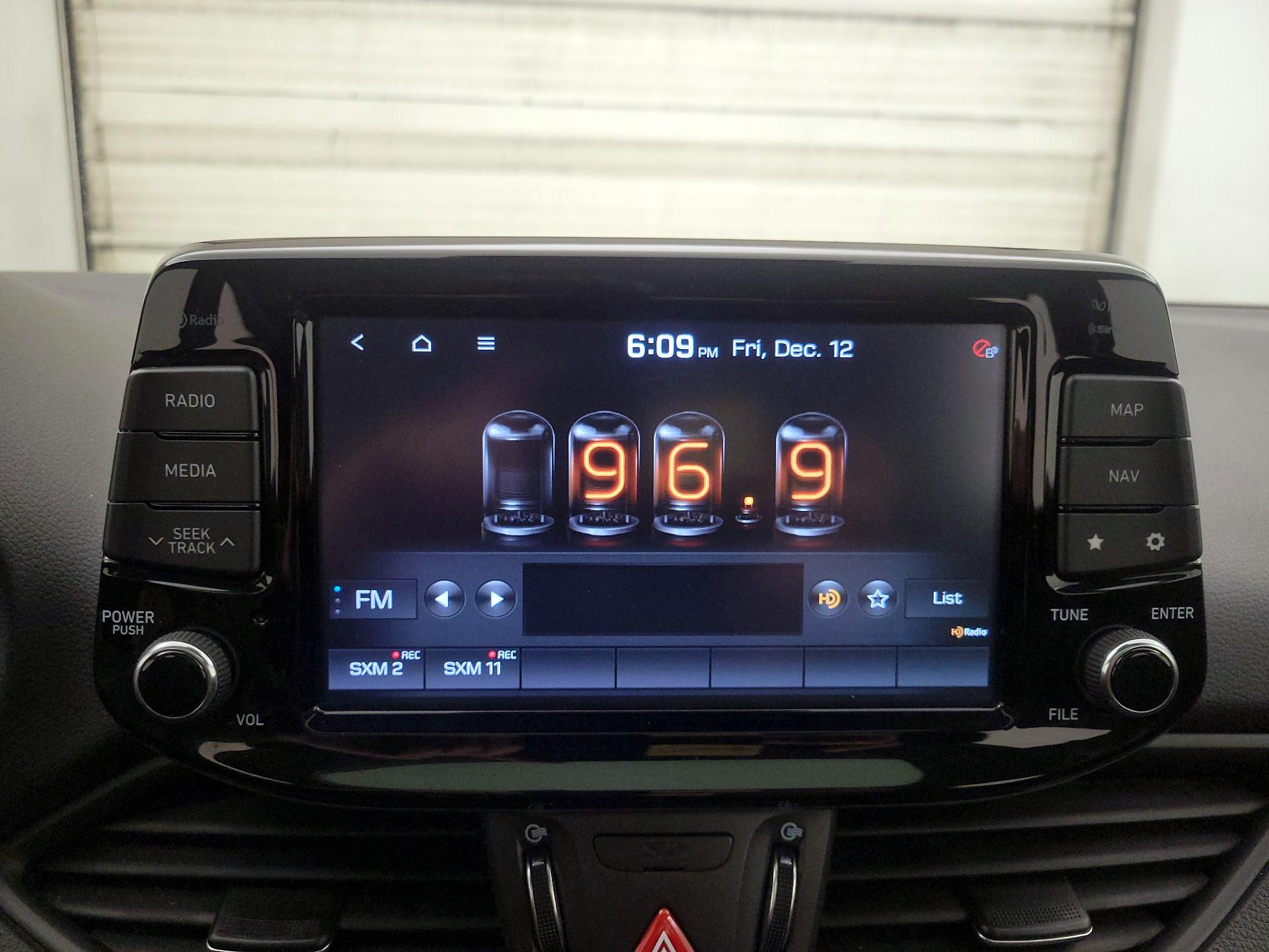 Thumbnail: 2018 Hyundai Elantra - 16