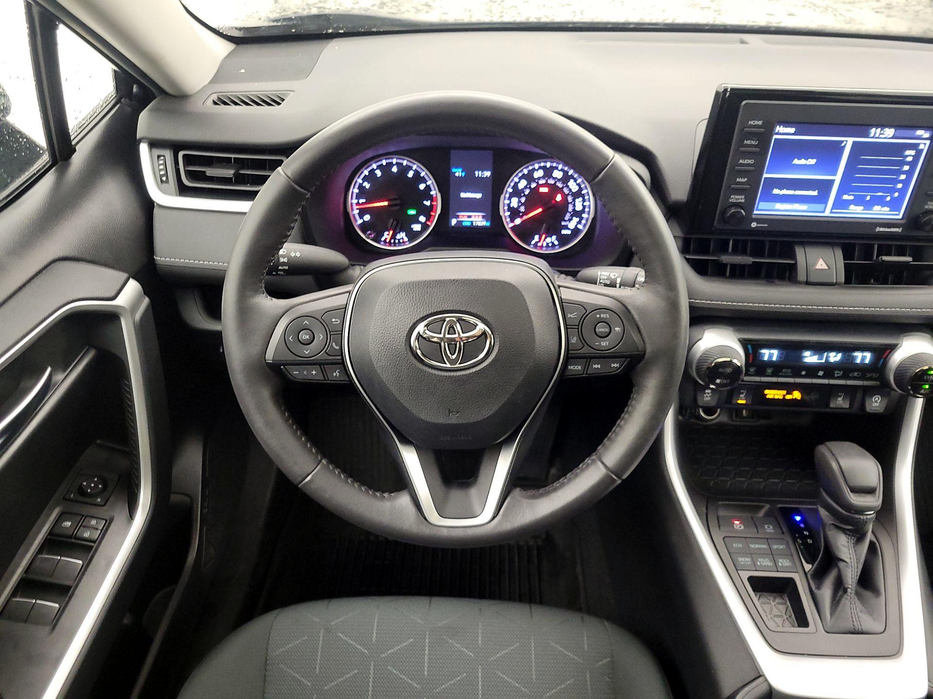 Thumbnail: 2022 Toyota RAV4 - 10