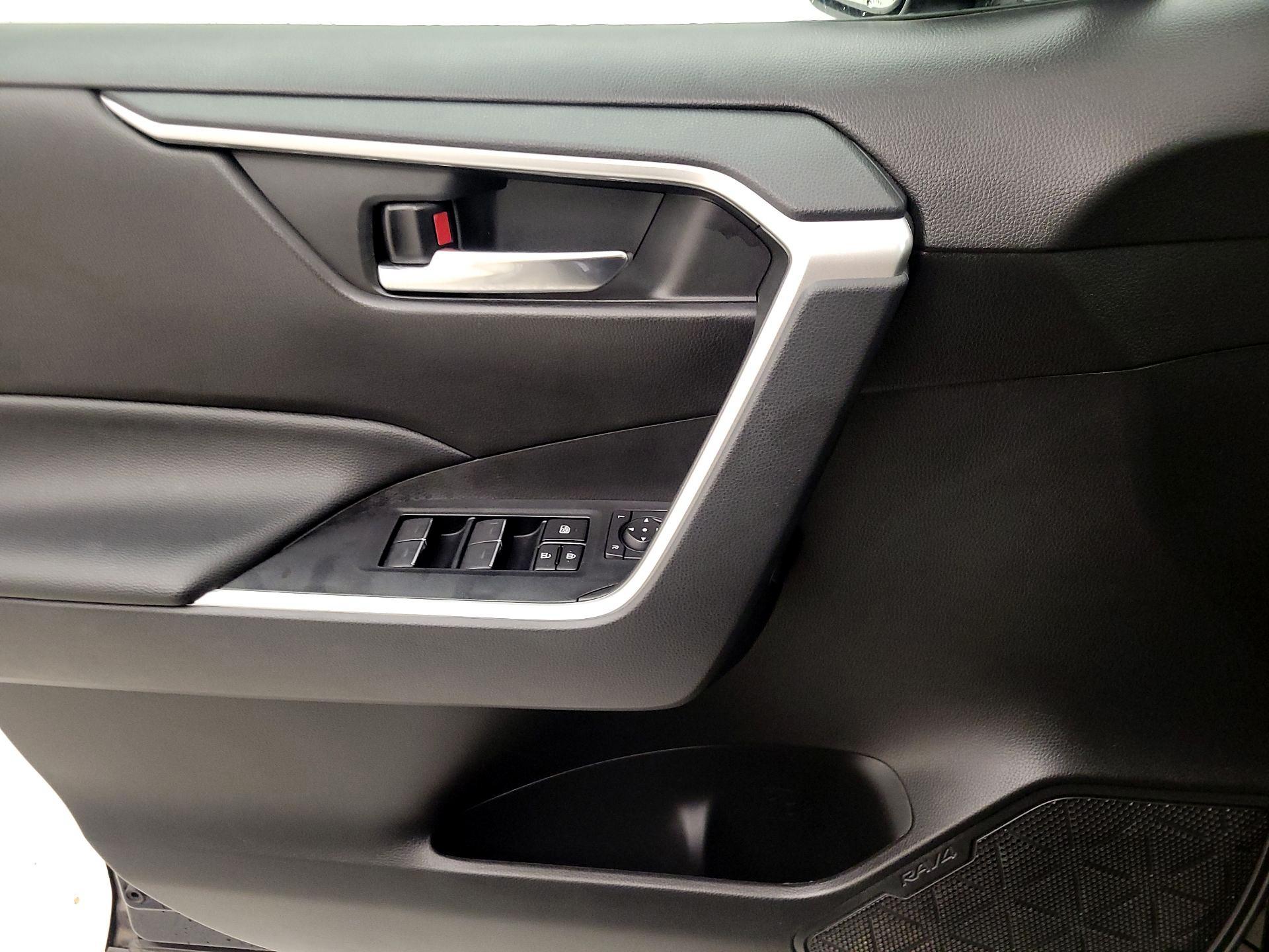 Thumbnail: 2022 Toyota RAV4 - 12