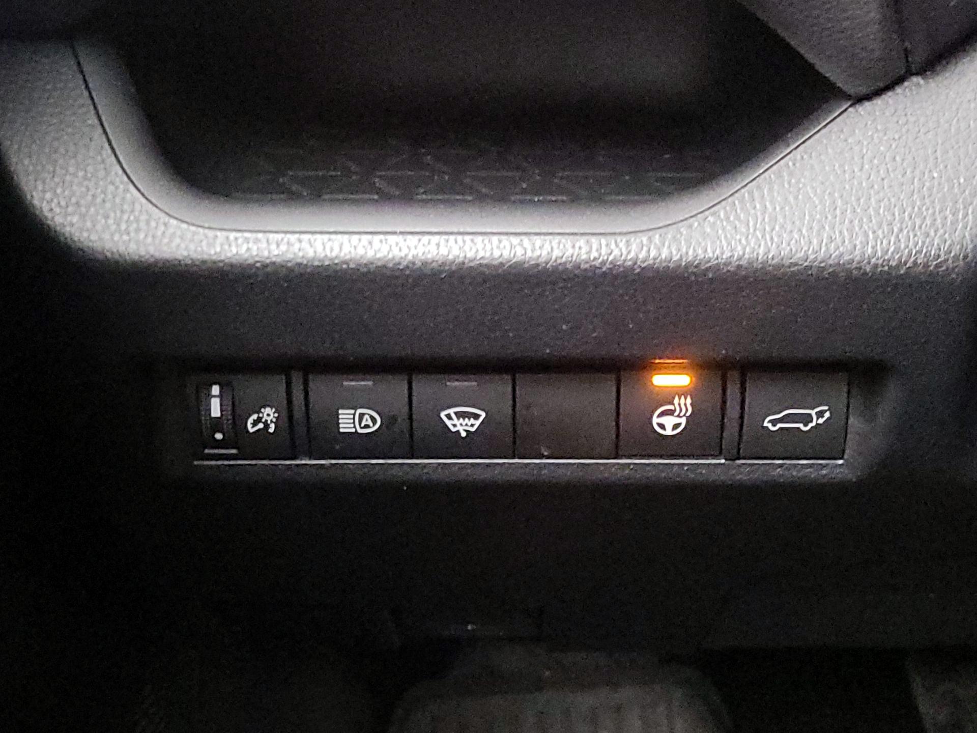 Thumbnail: 2022 Toyota RAV4 - 13