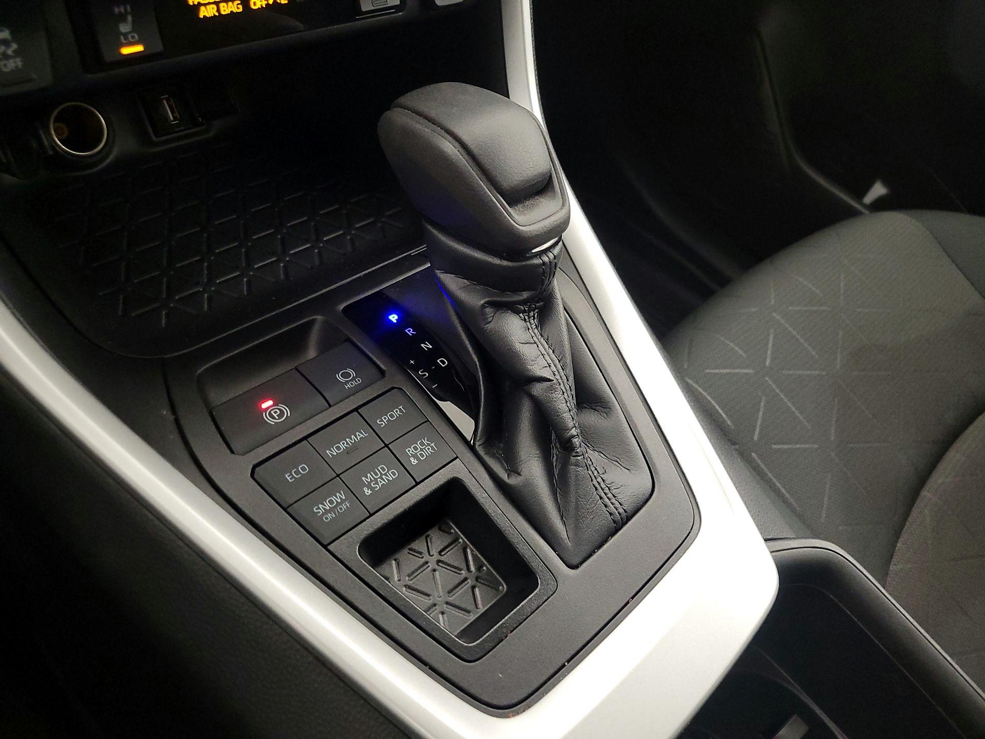 Thumbnail: 2022 Toyota RAV4 - 17