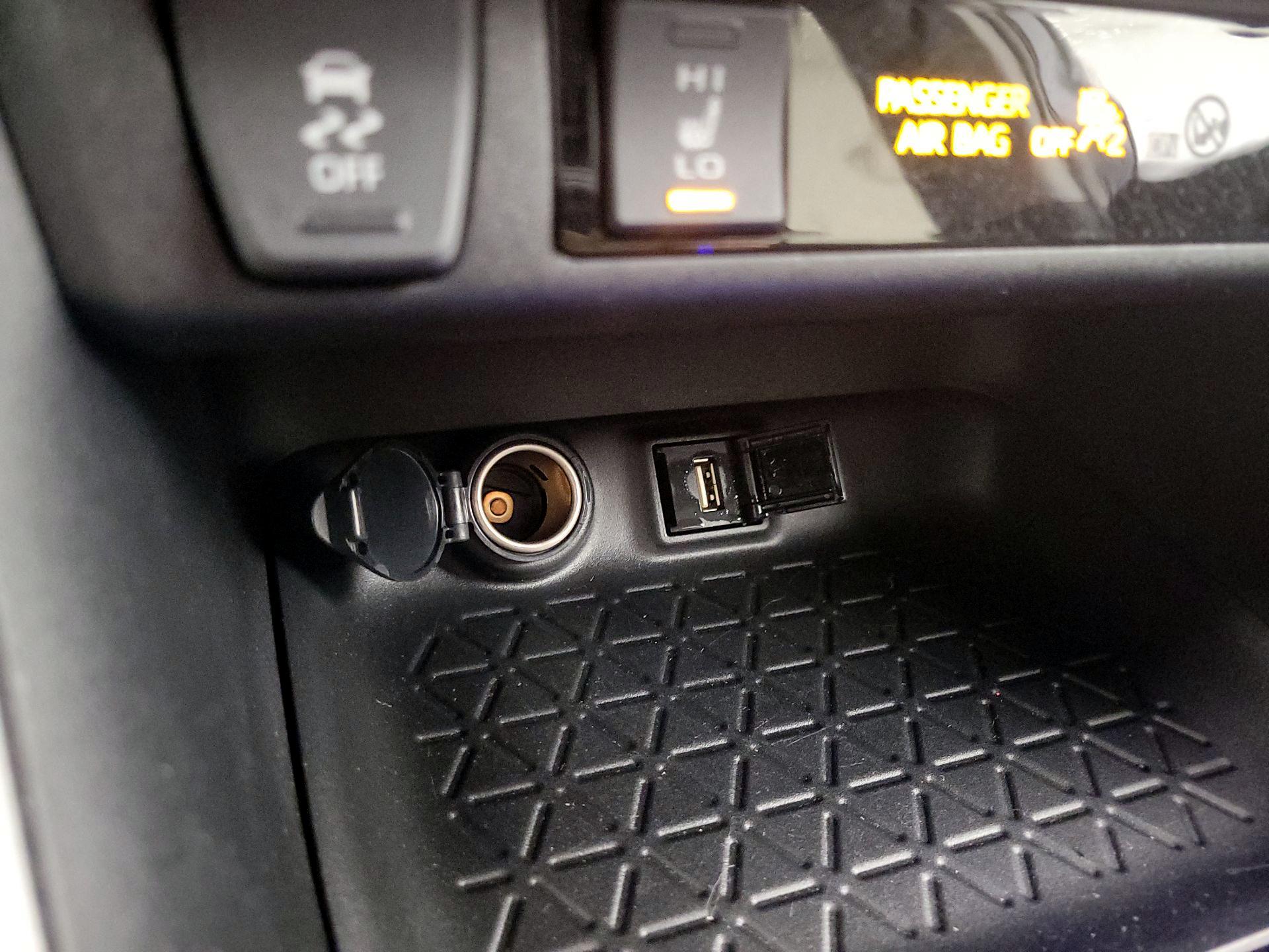 Thumbnail: 2022 Toyota RAV4 - 18