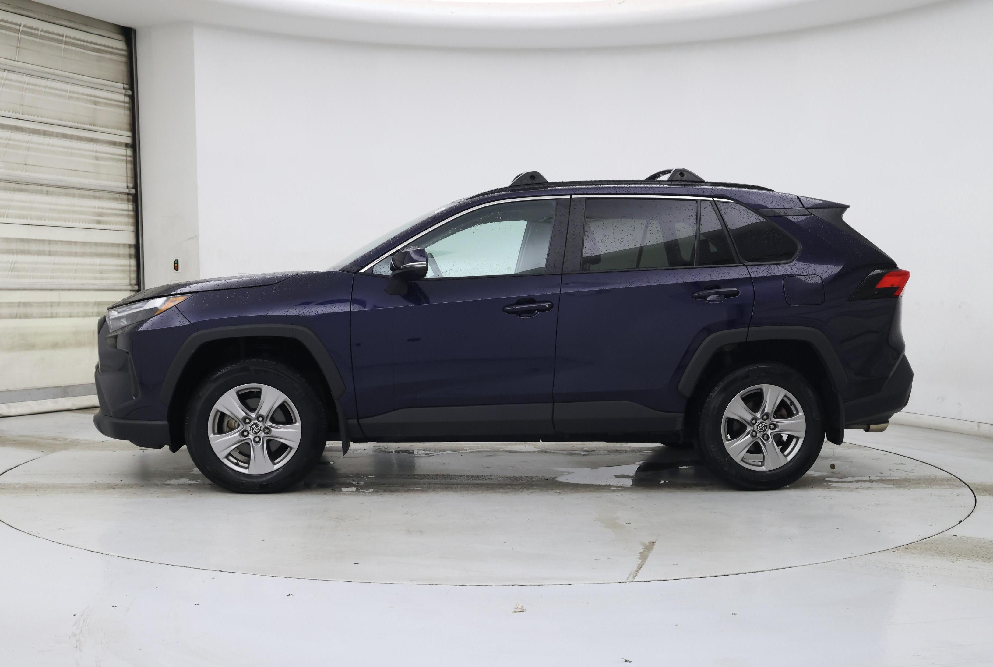 Thumbnail: 2022 Toyota RAV4 - 3