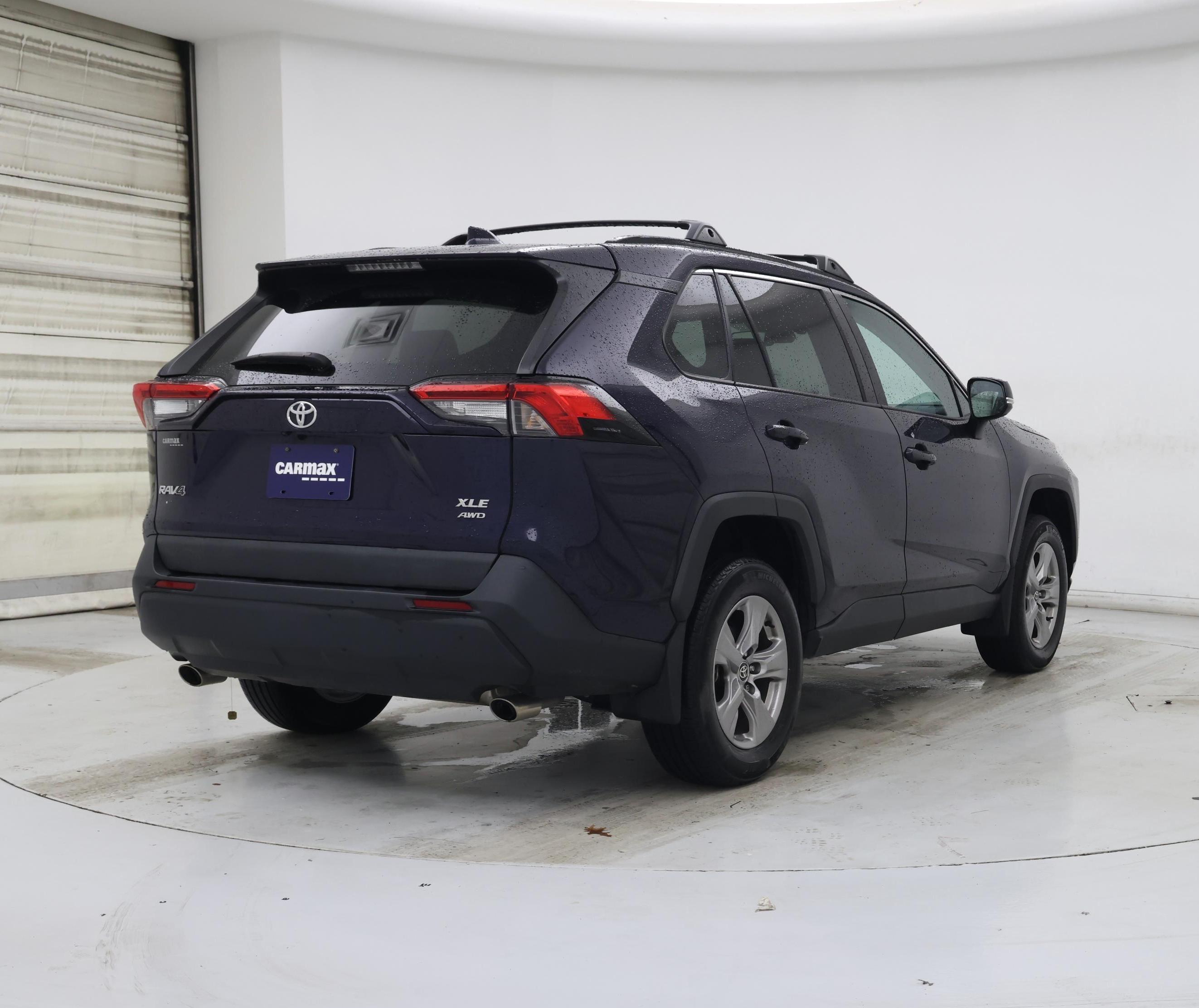 Thumbnail: 2022 Toyota RAV4 - 8