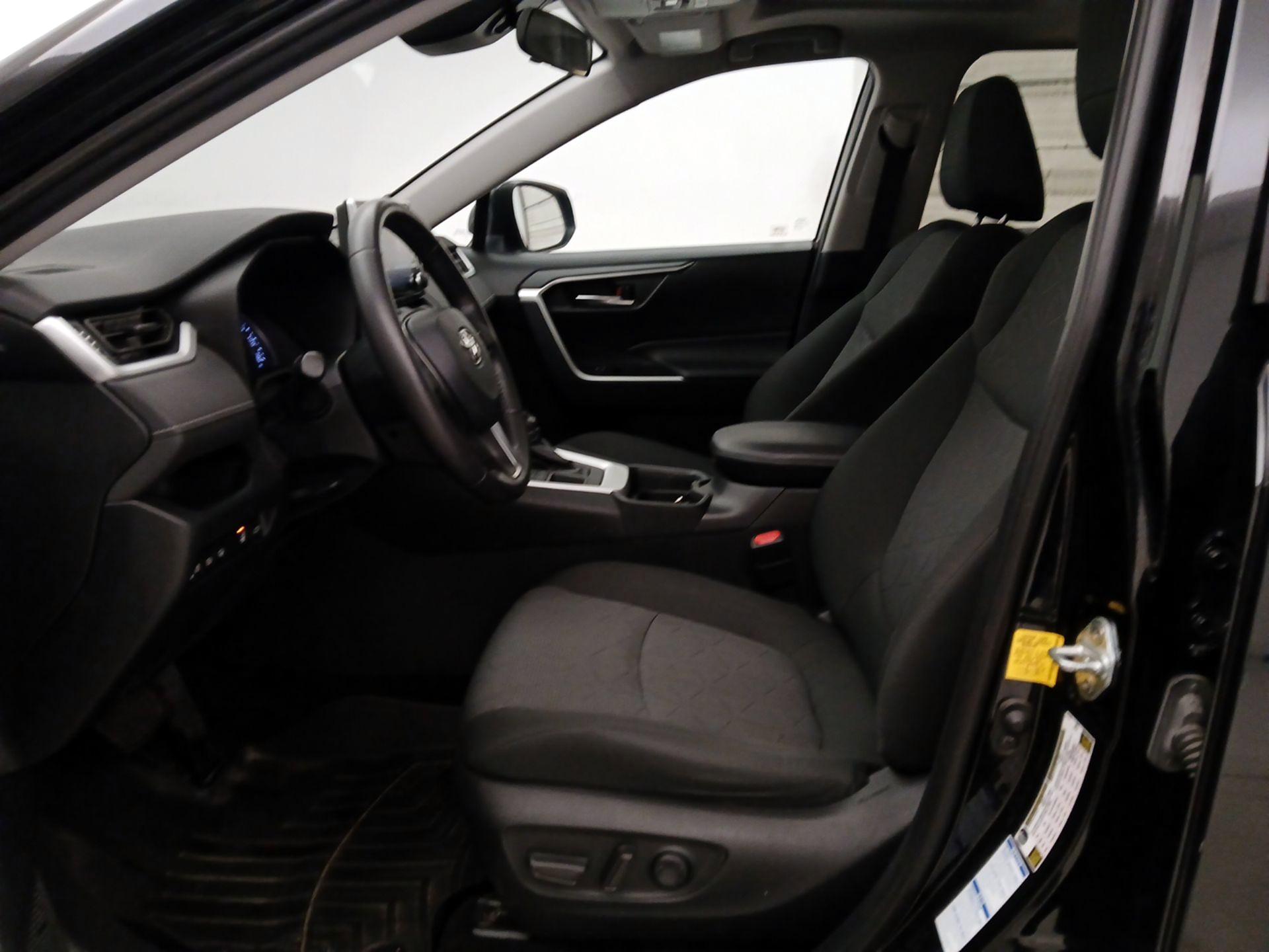 Thumbnail: 2020 Toyota RAV4 - 11