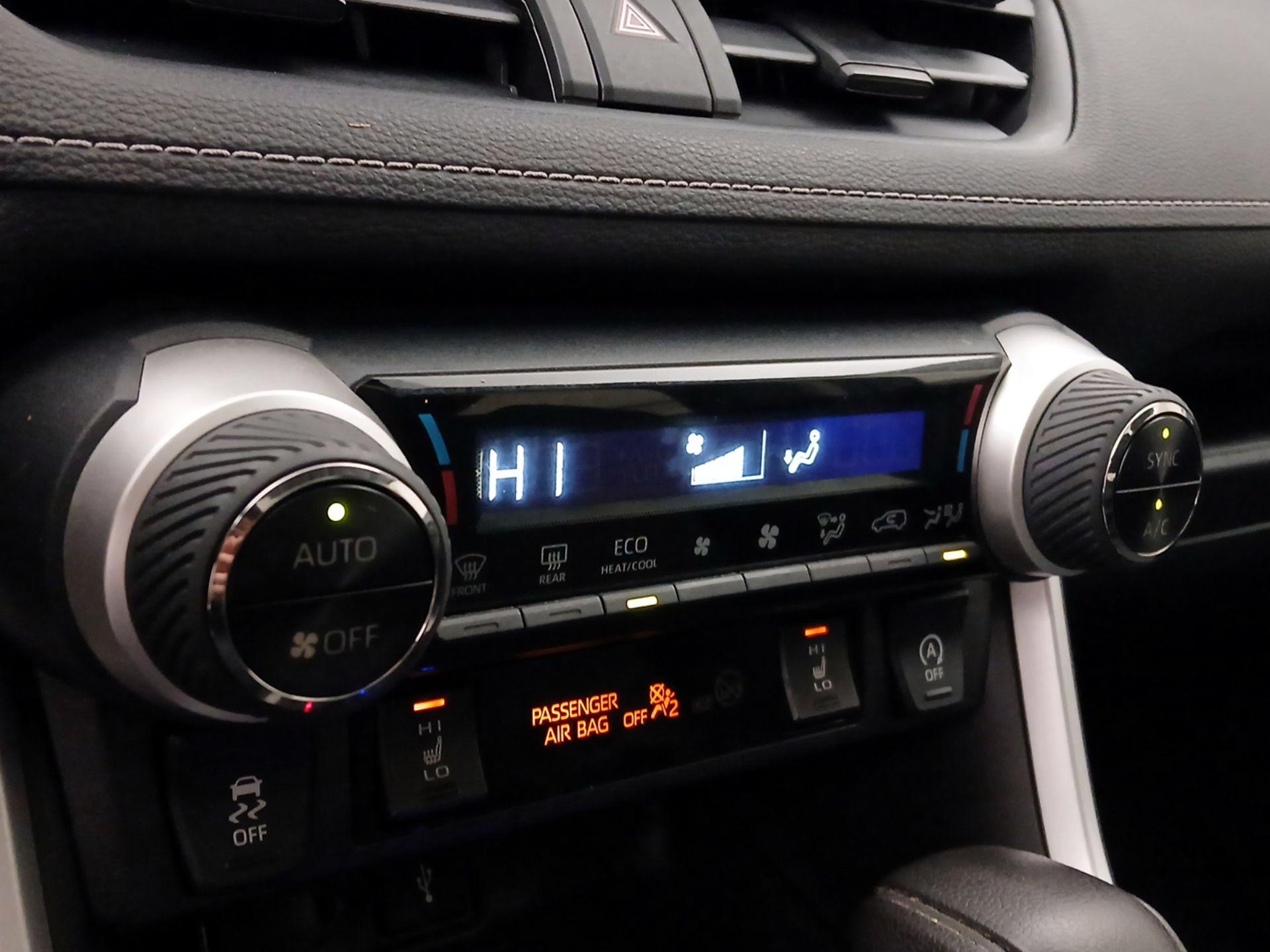 Thumbnail: 2020 Toyota RAV4 - 16