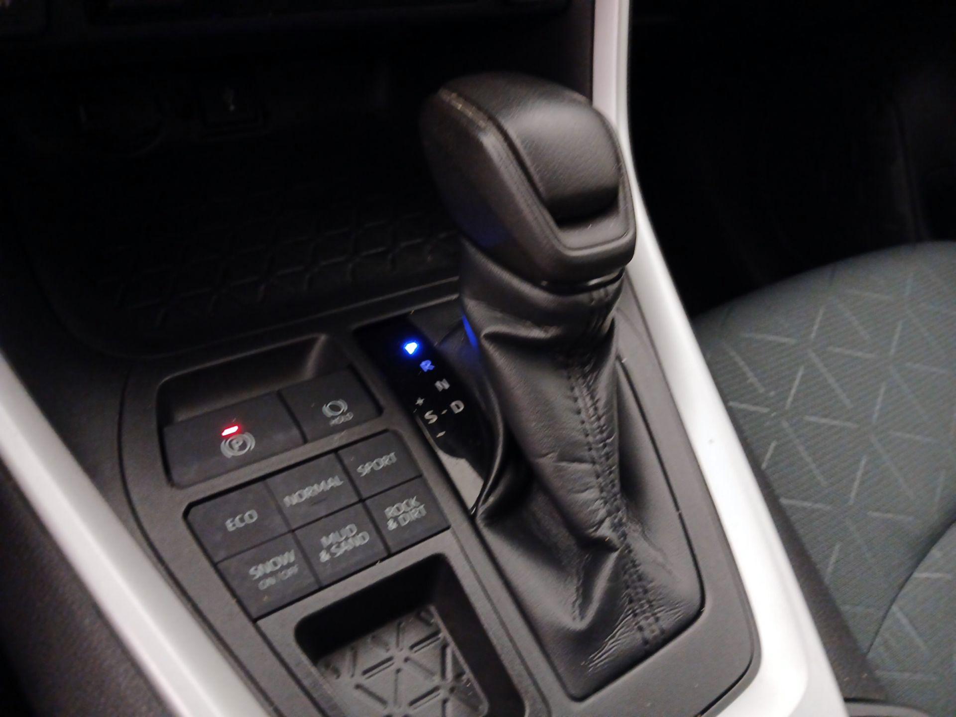 Thumbnail: 2020 Toyota RAV4 - 17