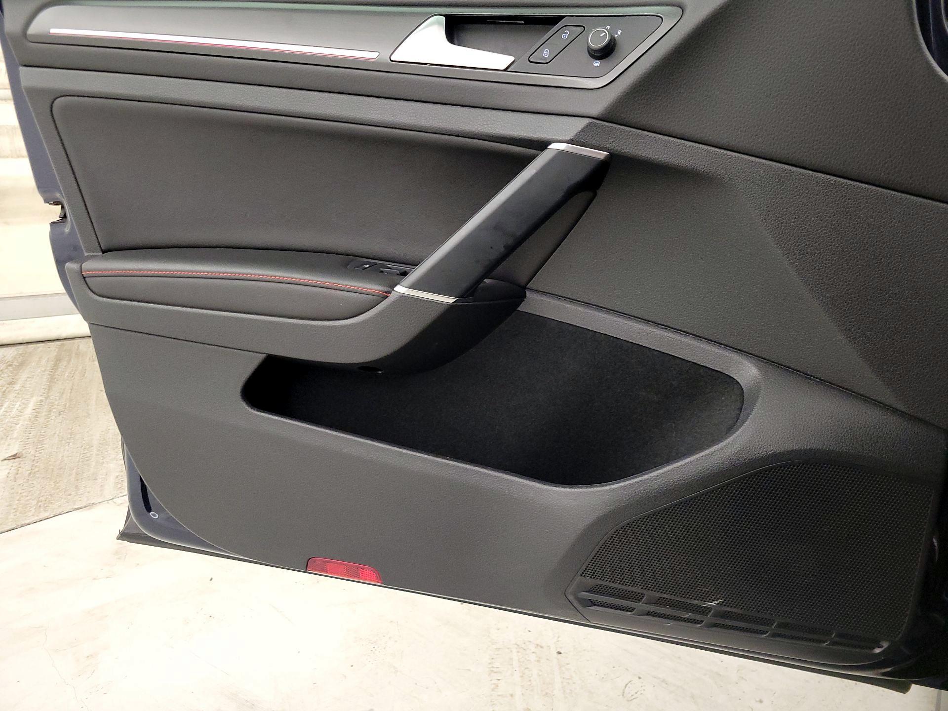 Thumbnail: 2018 Volkswagen Golf - 12