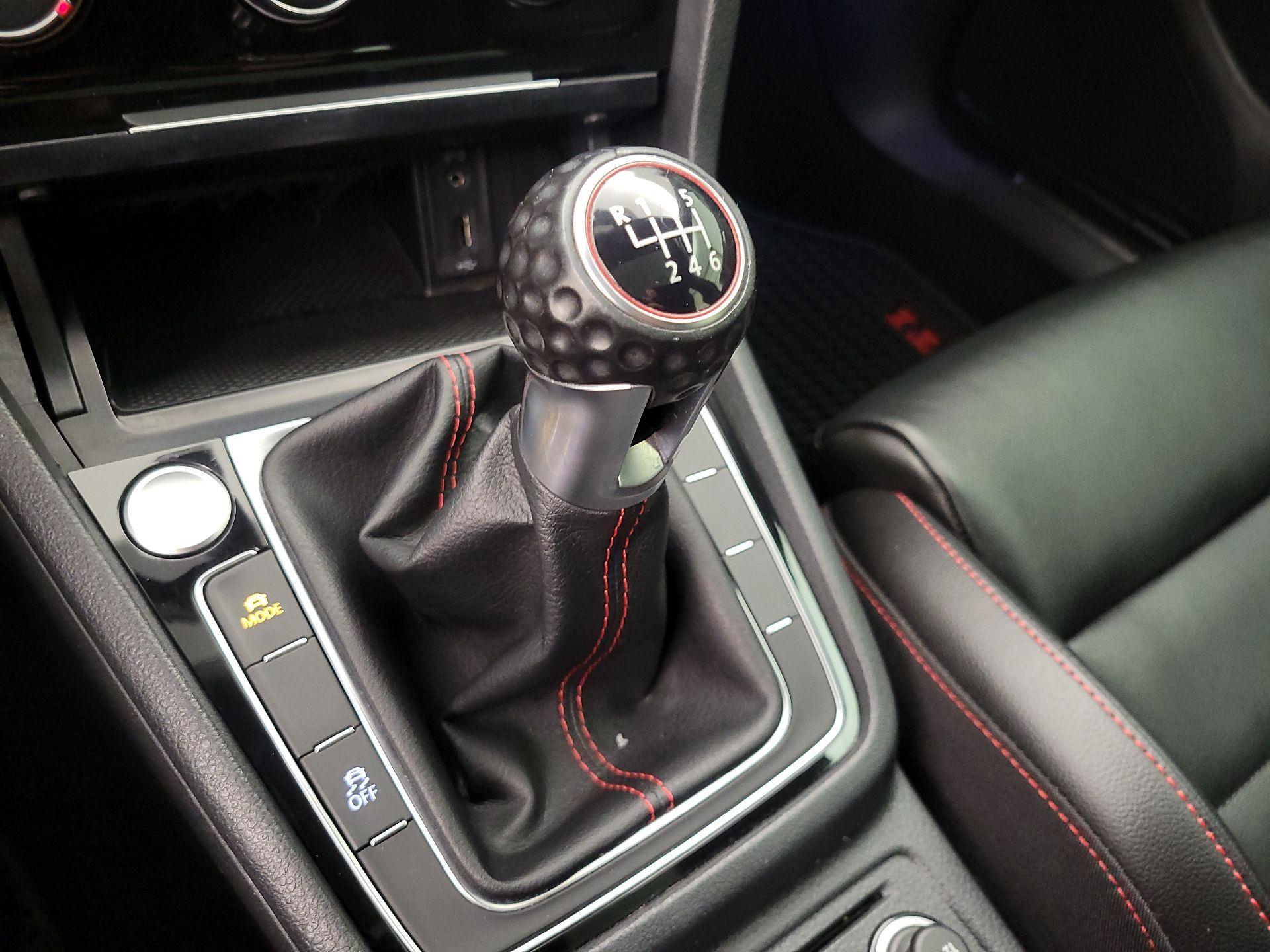 Thumbnail: 2018 Volkswagen Golf - 17