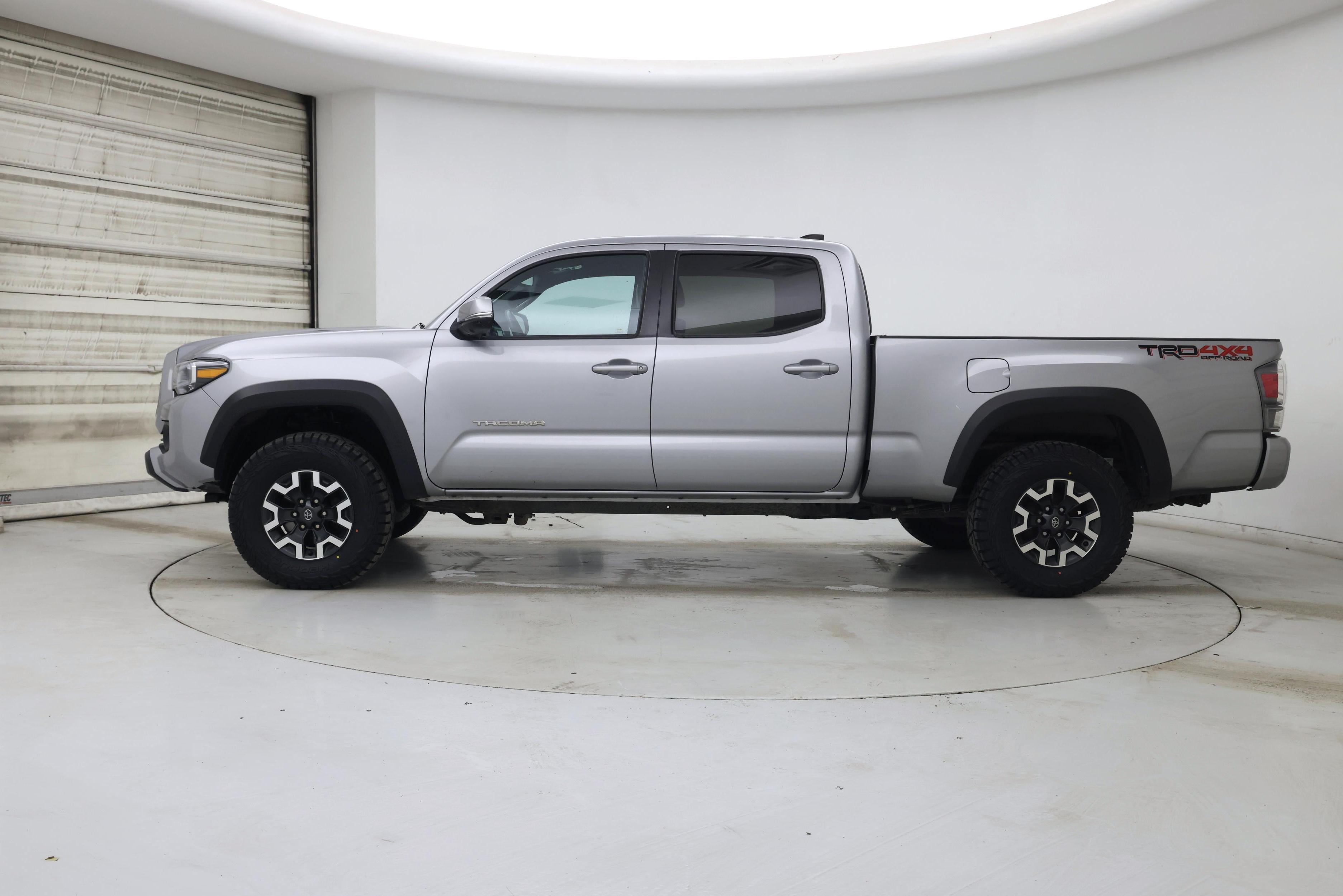 Thumbnail: 2021 Toyota Tacoma - 3